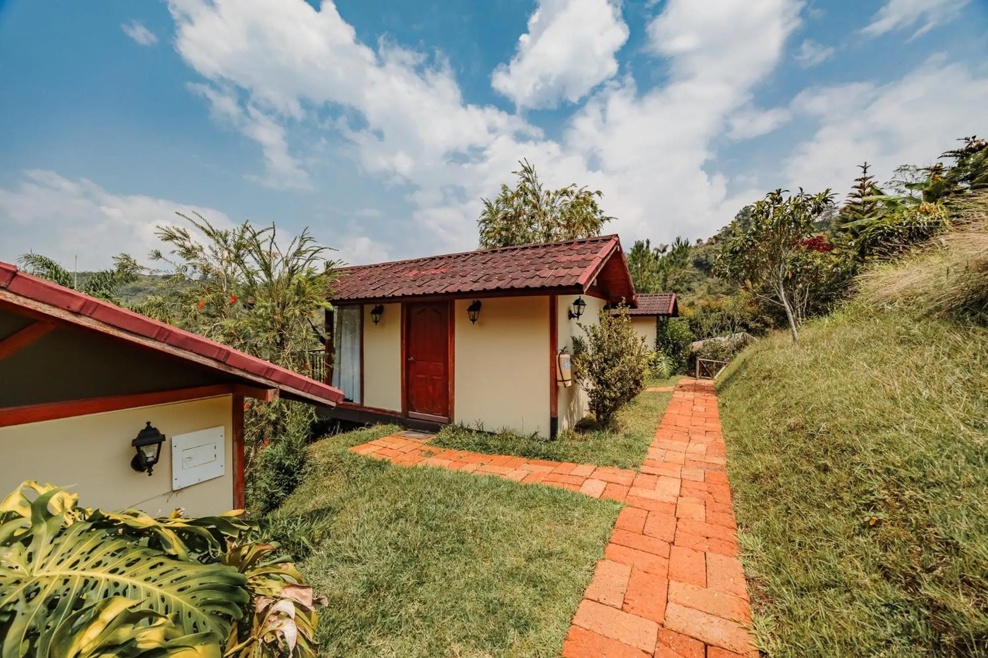 Pietrasanta hotel campestre frente a la represa del Peñol y Guatape