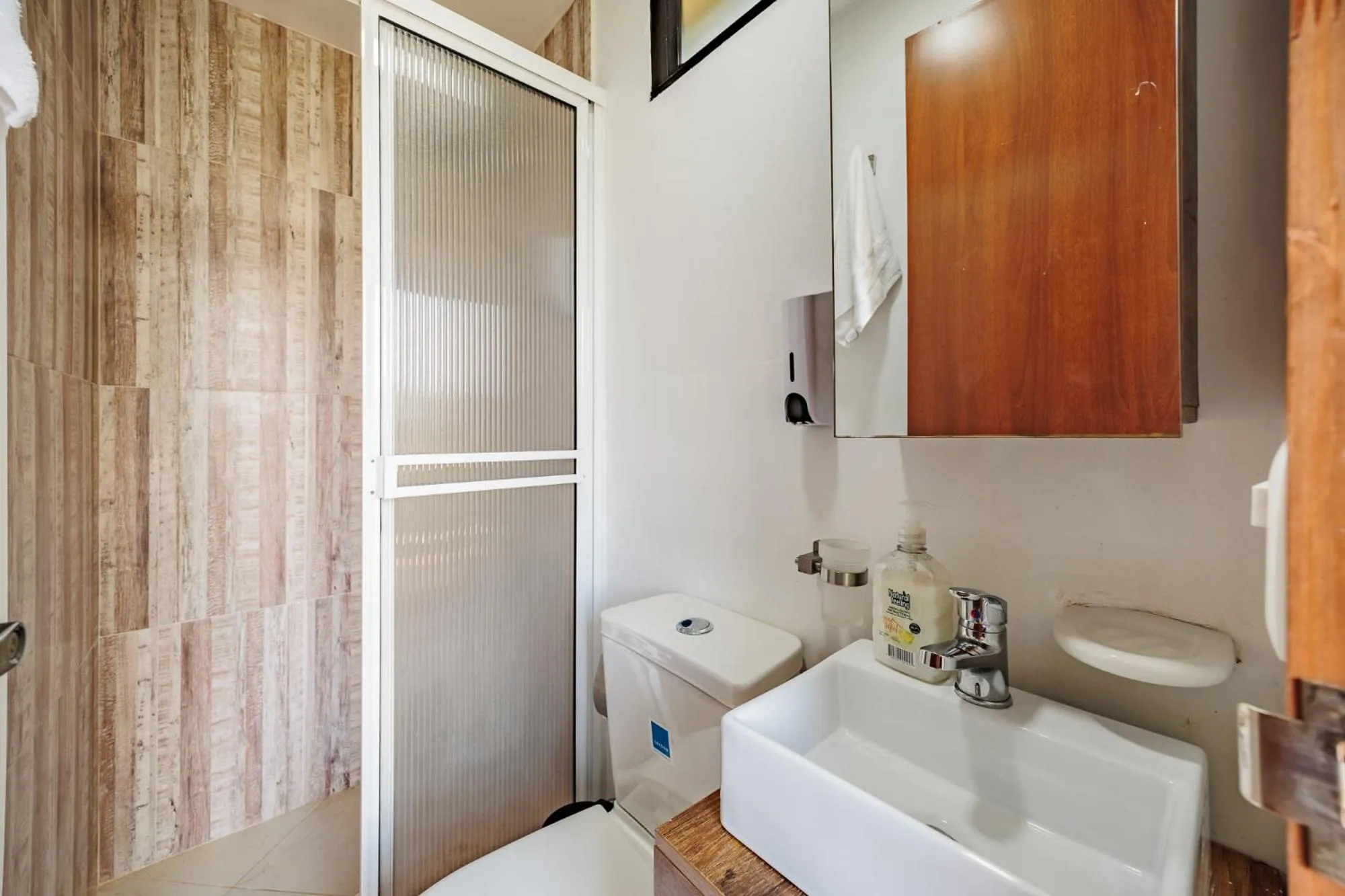 Pietrasanta hotel campestre frente a la represa del Peñol y Guatape