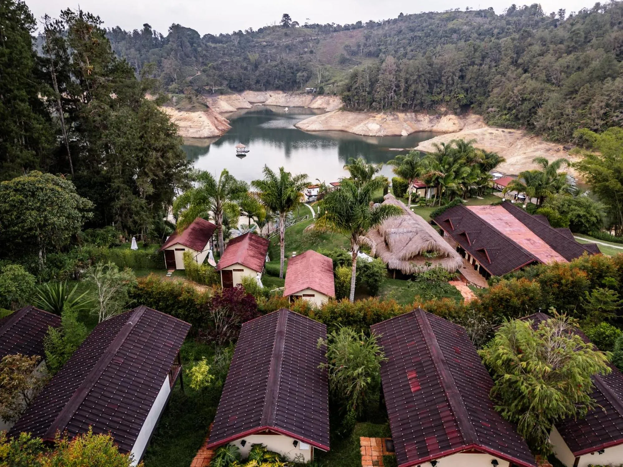 Pietrasanta hotel campestre frente a la represa del Peñol y Guatape