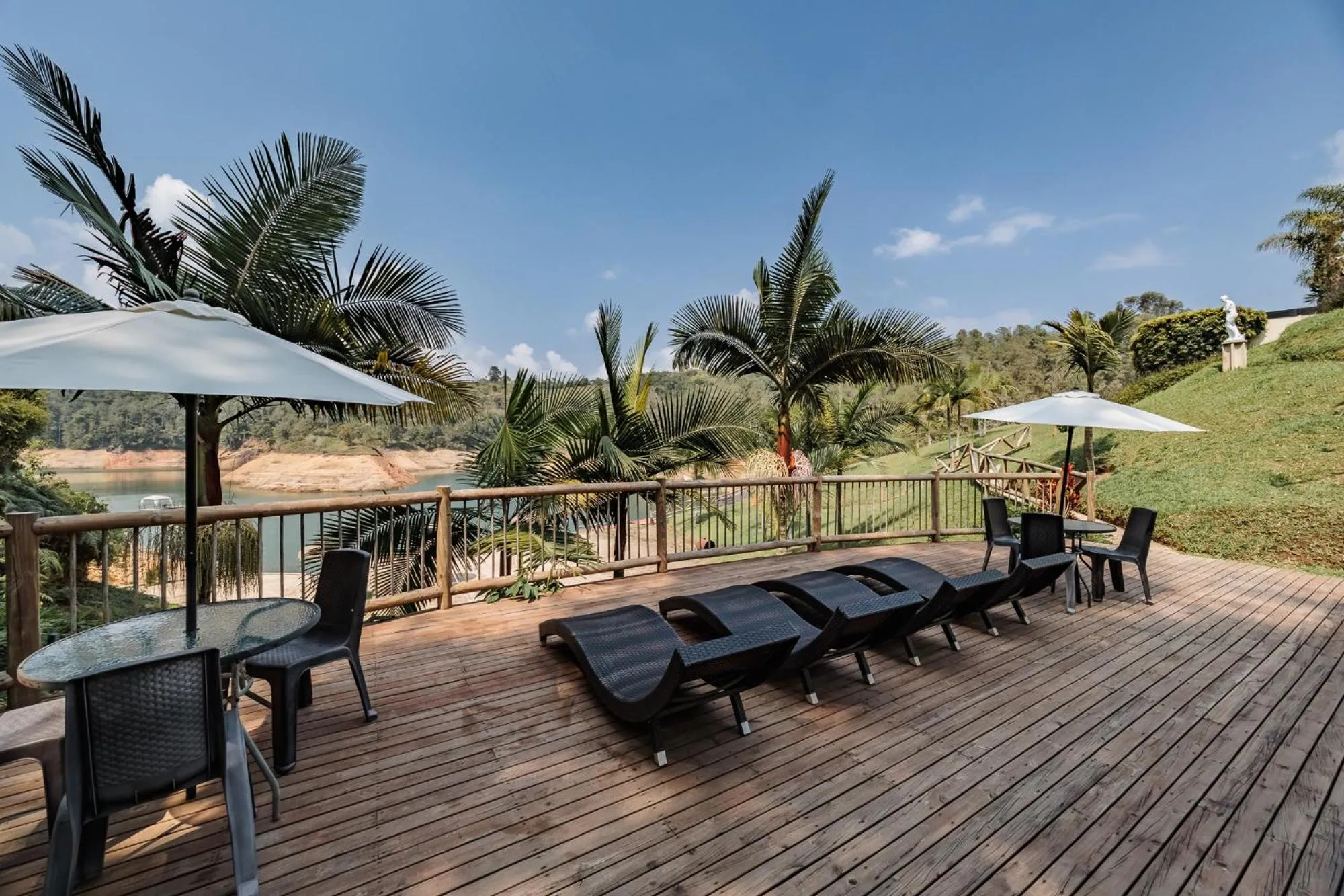 Pietrasanta hotel campestre frente a la represa del Peñol y Guatape