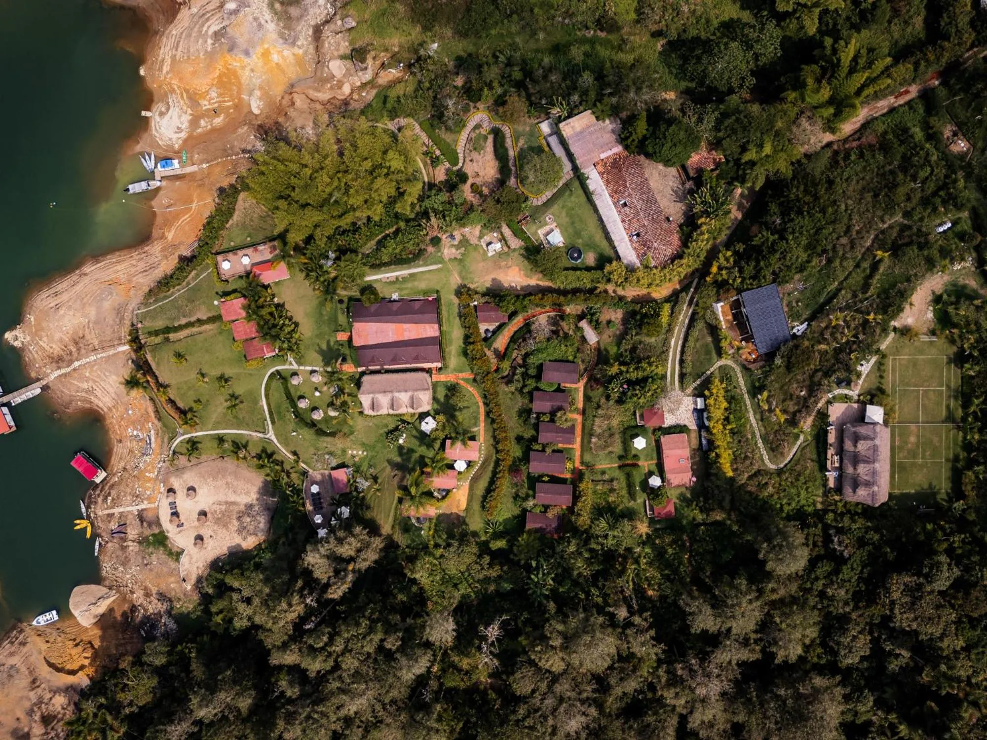 Pietrasanta hotel campestre frente a la represa del Peñol y Guatape