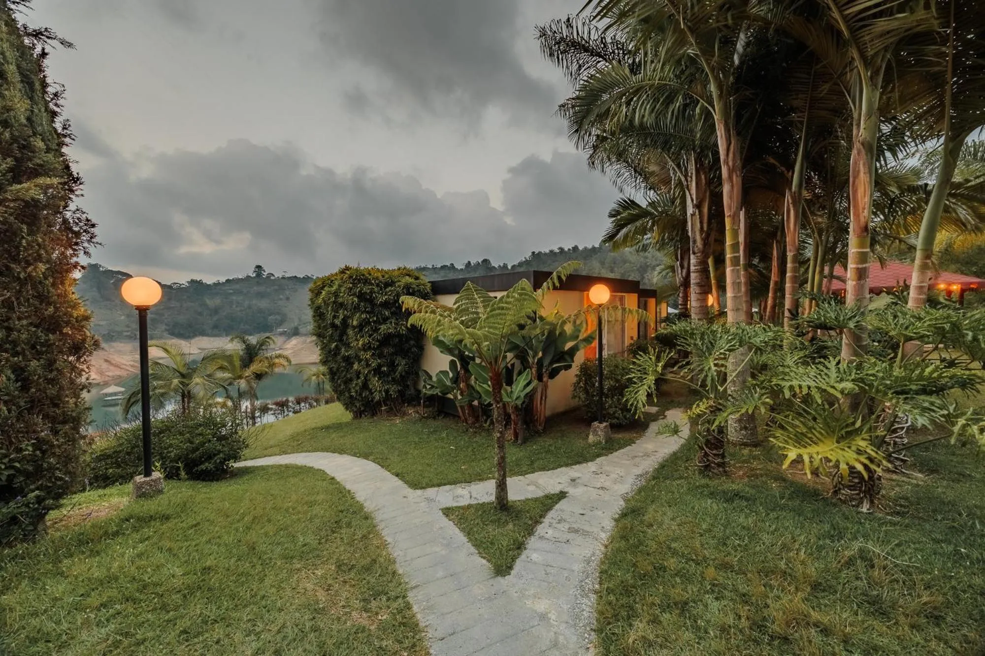 Pietrasanta hotel campestre frente a la represa del Peñol y Guatape