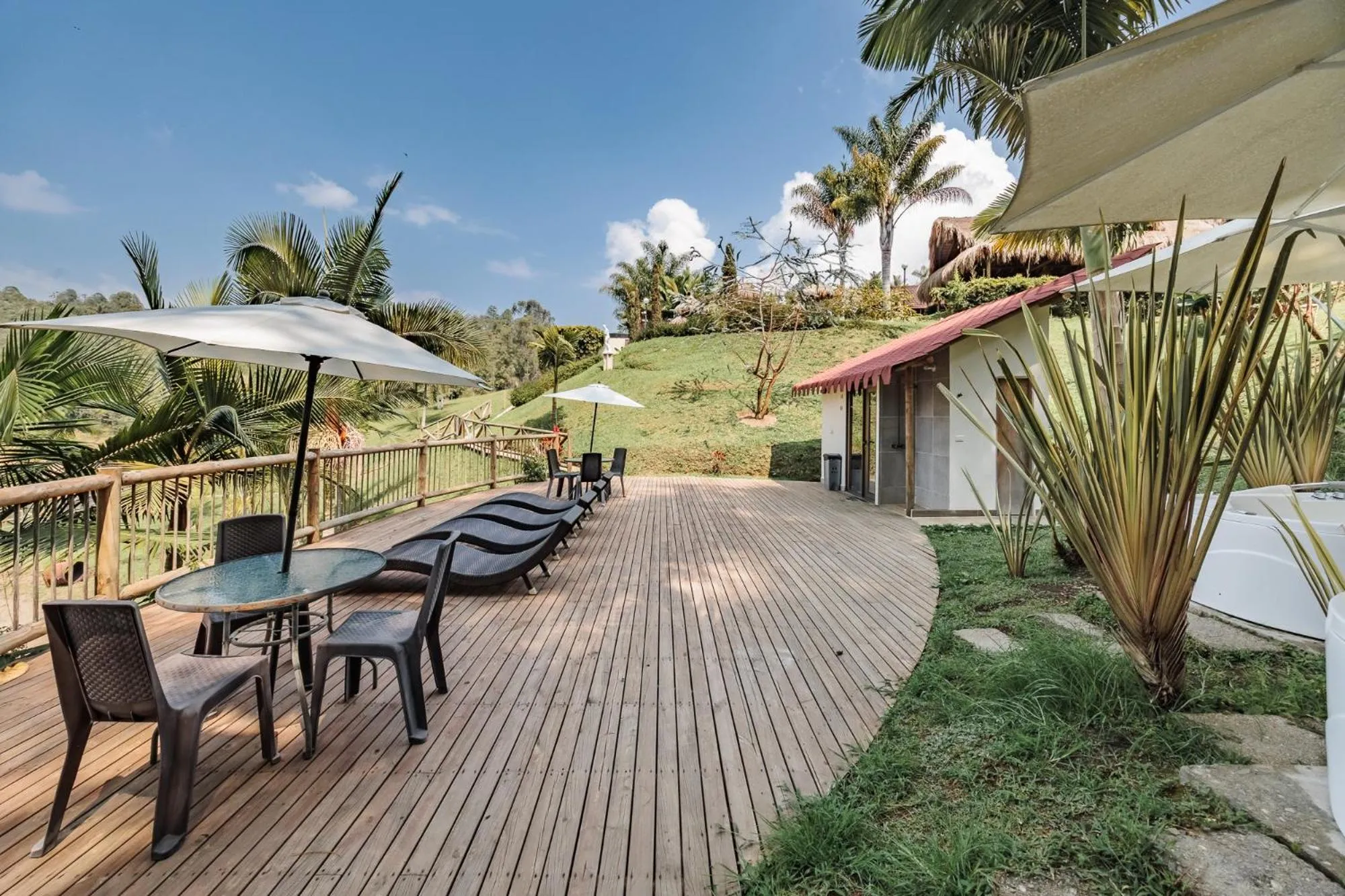 Pietrasanta hotel campestre frente a la represa del Peñol y Guatape