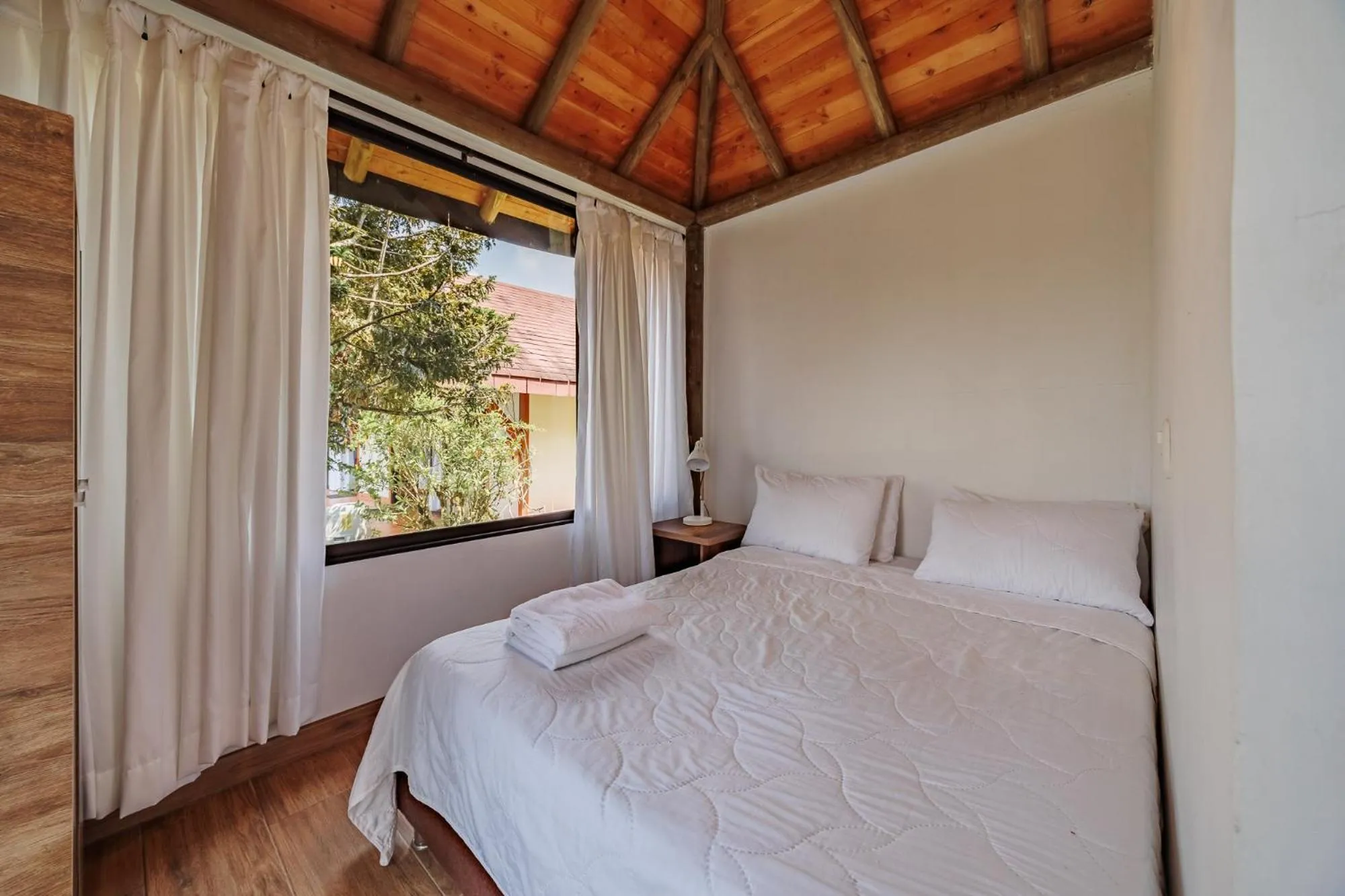 Bed in Pietrasanta hotel campestre frente a la represa del Peñol y Guatape