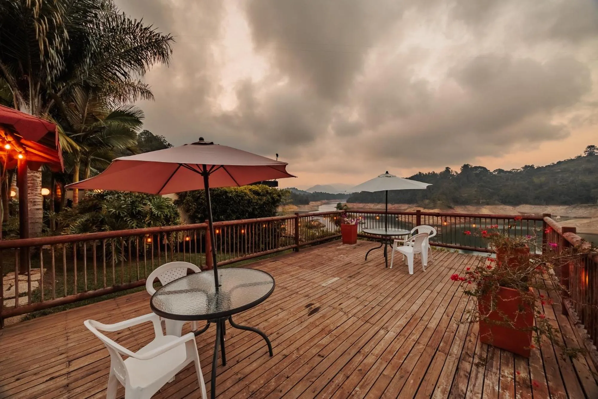 Pietrasanta hotel campestre frente a la represa del Peñol y Guatape