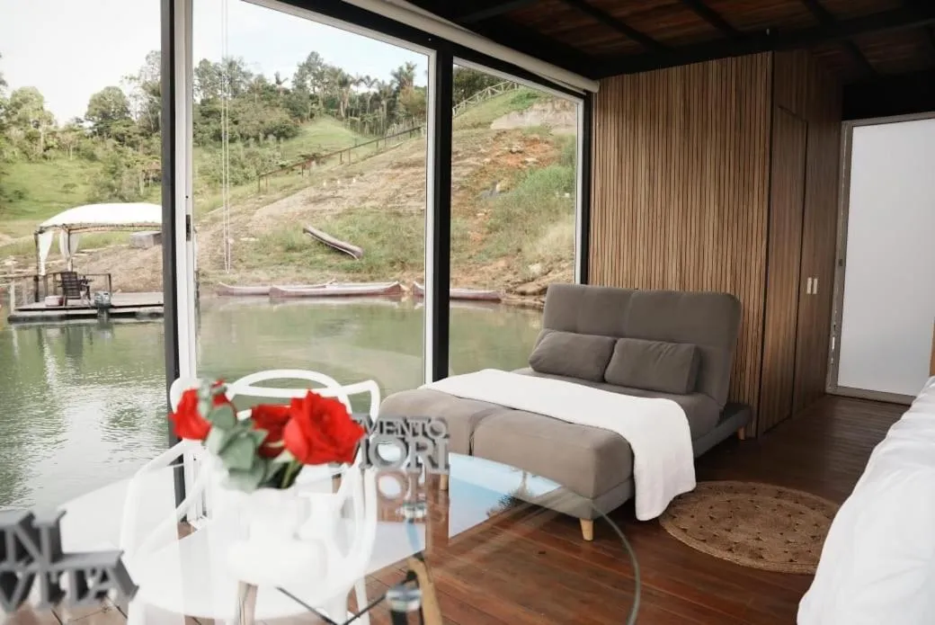 Pietrasanta hotel campestre frente a la represa del Peñol y Guatape