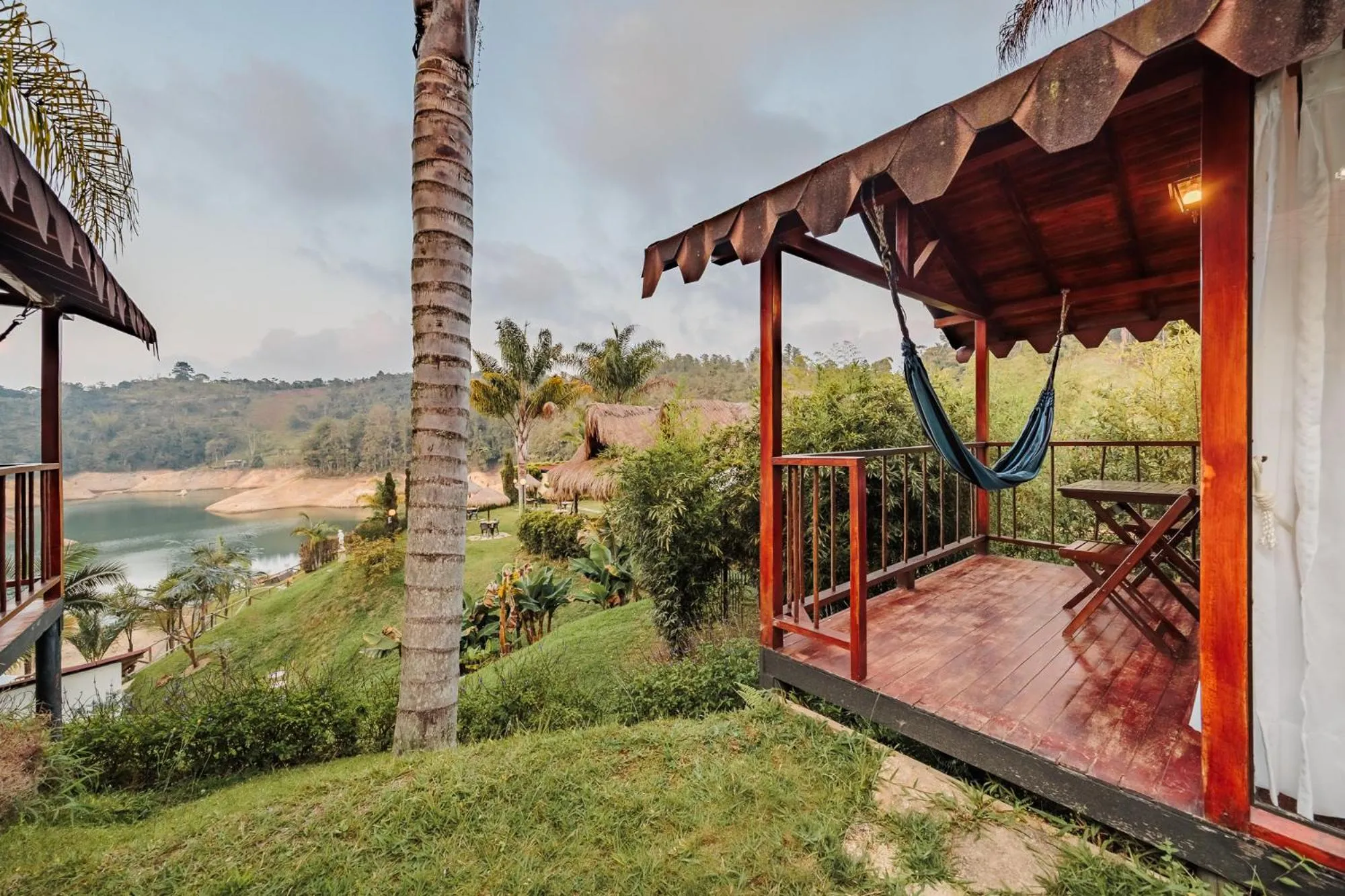 Pietrasanta hotel campestre frente a la represa del Peñol y Guatape