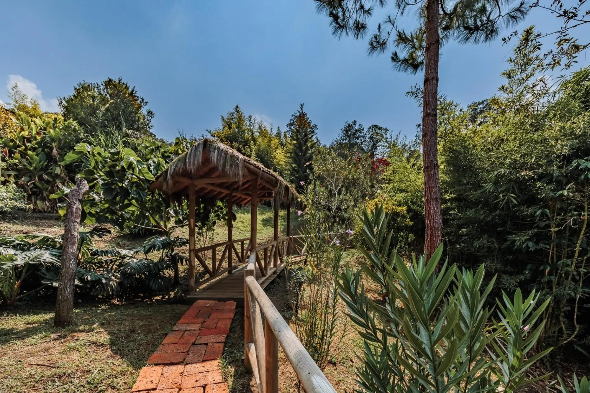 Pietrasanta hotel campestre frente a la represa del Peñol y Guatape