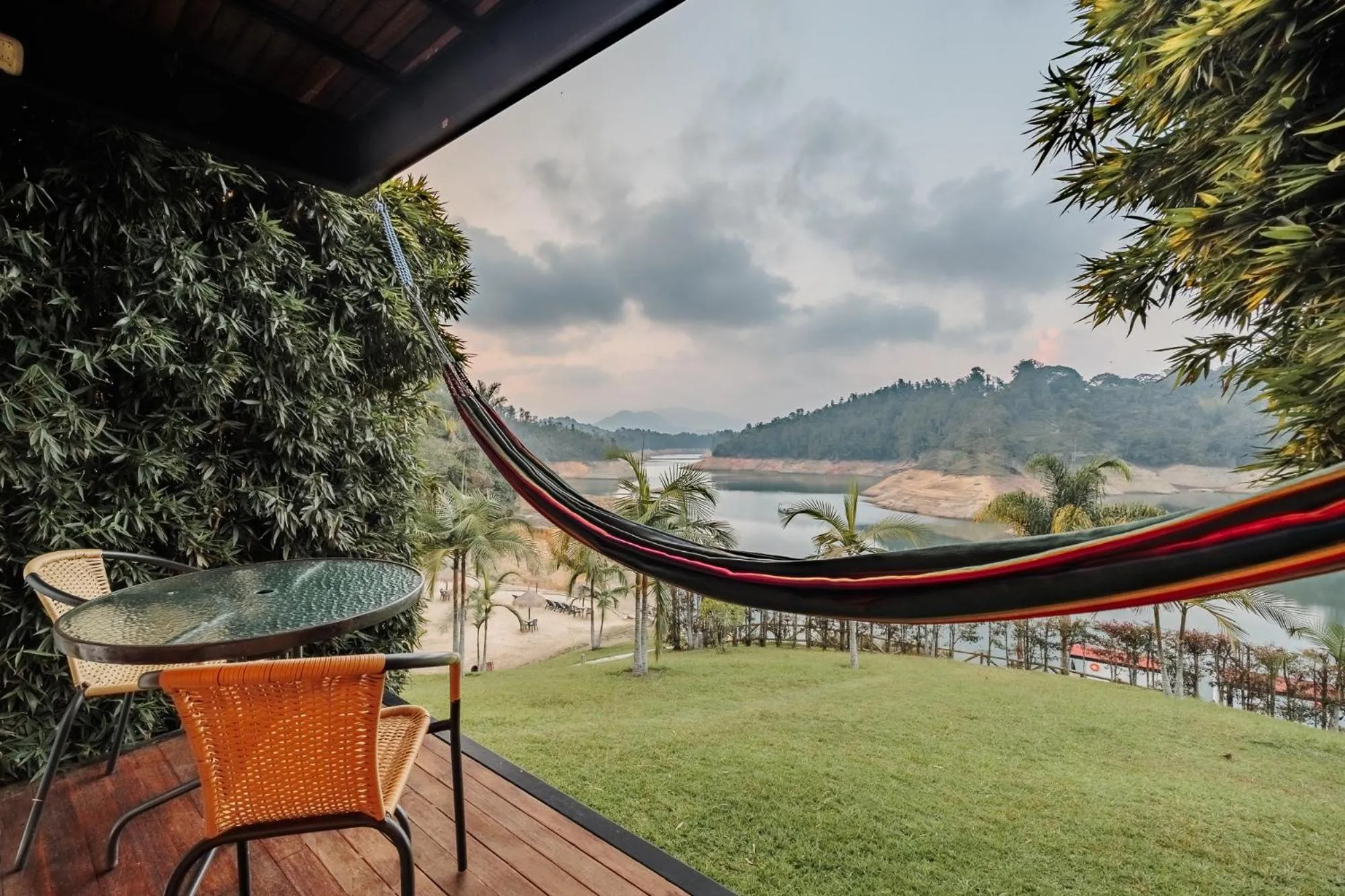 Pietrasanta hotel campestre frente a la represa del Peñol y Guatape