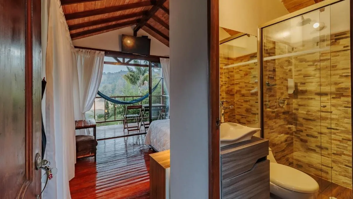 Pietrasanta hotel campestre frente a la represa del Peñol y Guatape