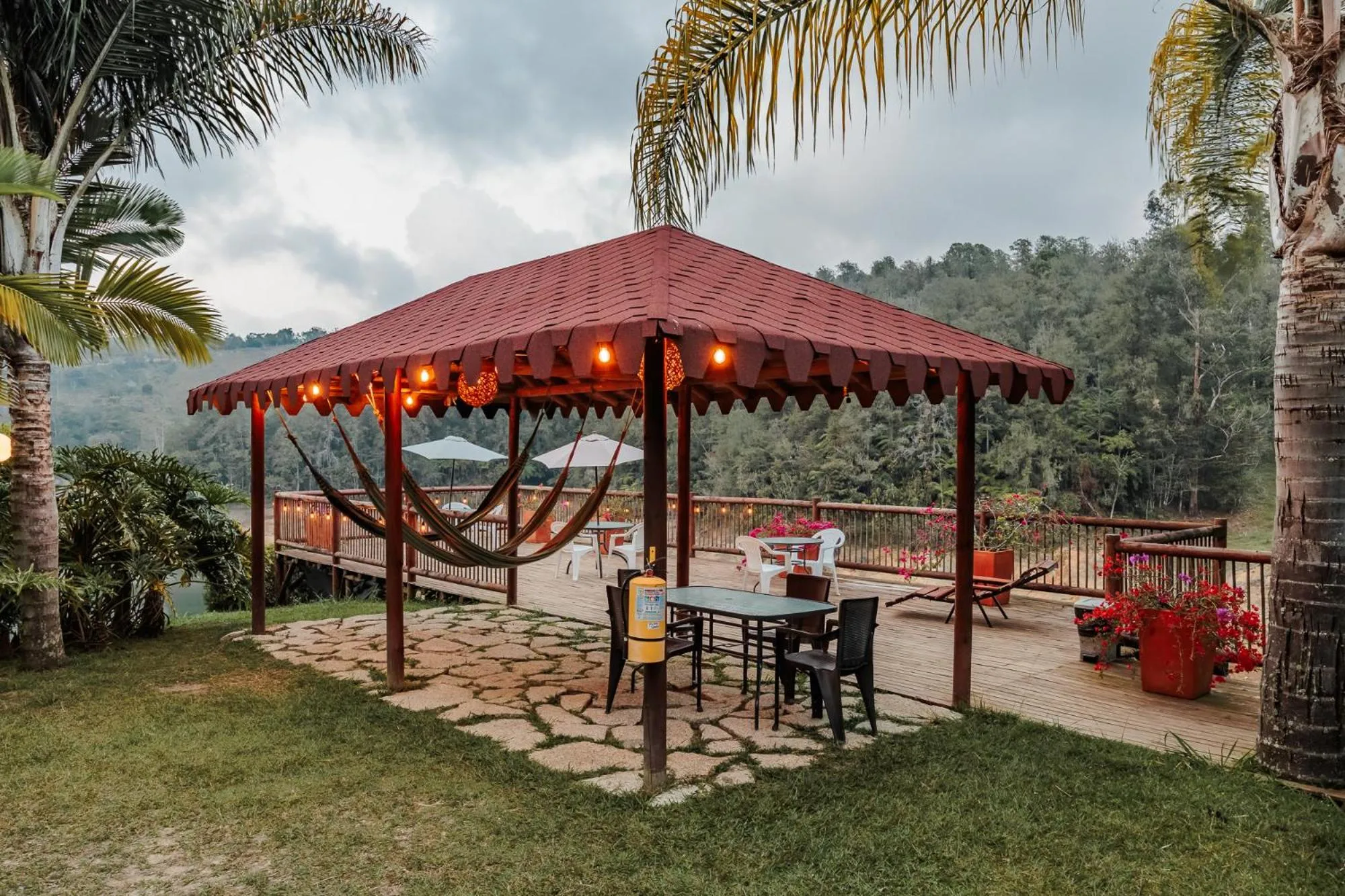 Pietrasanta hotel campestre frente a la represa del Peñol y Guatape