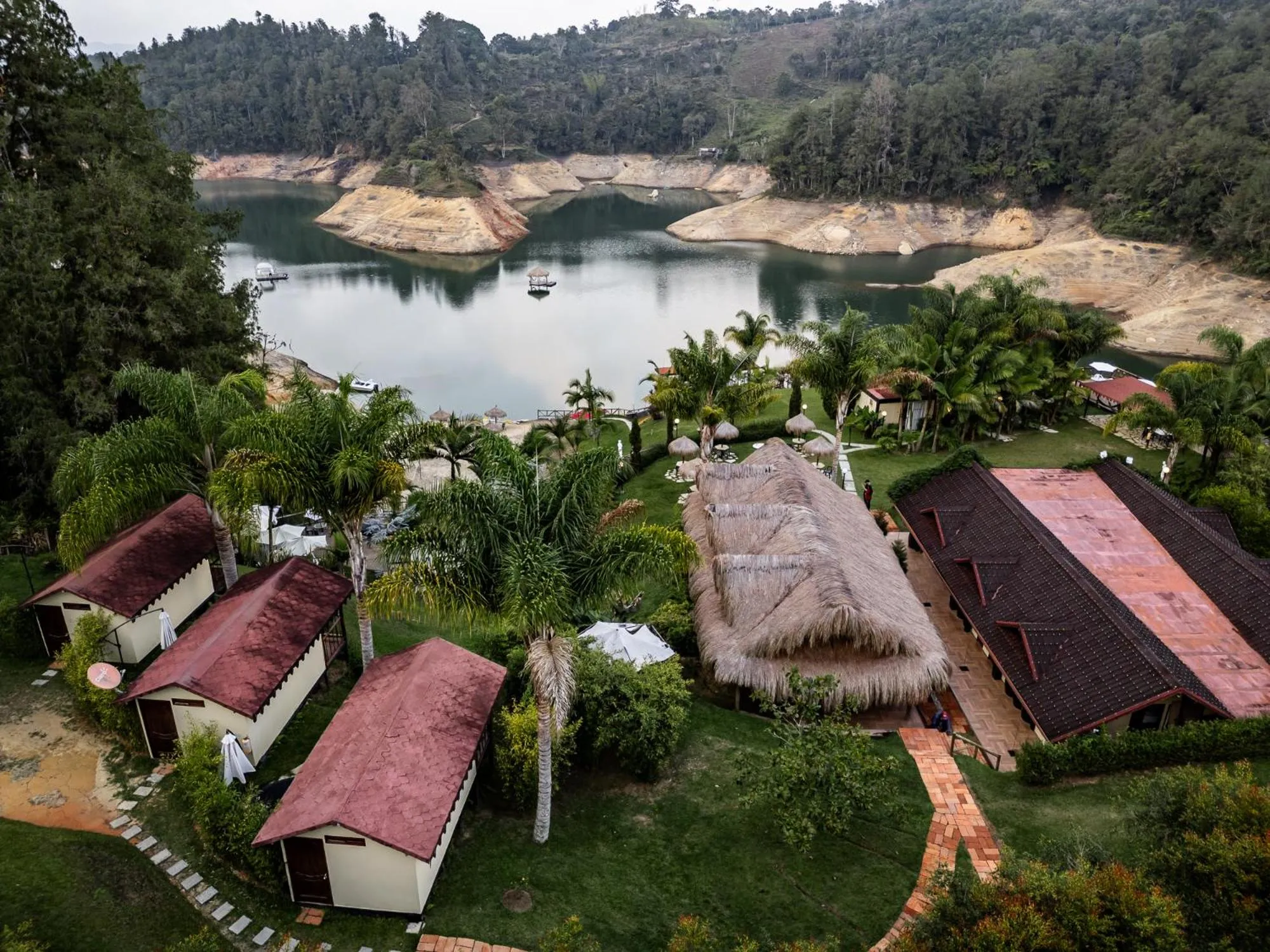 Pietrasanta hotel campestre frente a la represa del Peñol y Guatape