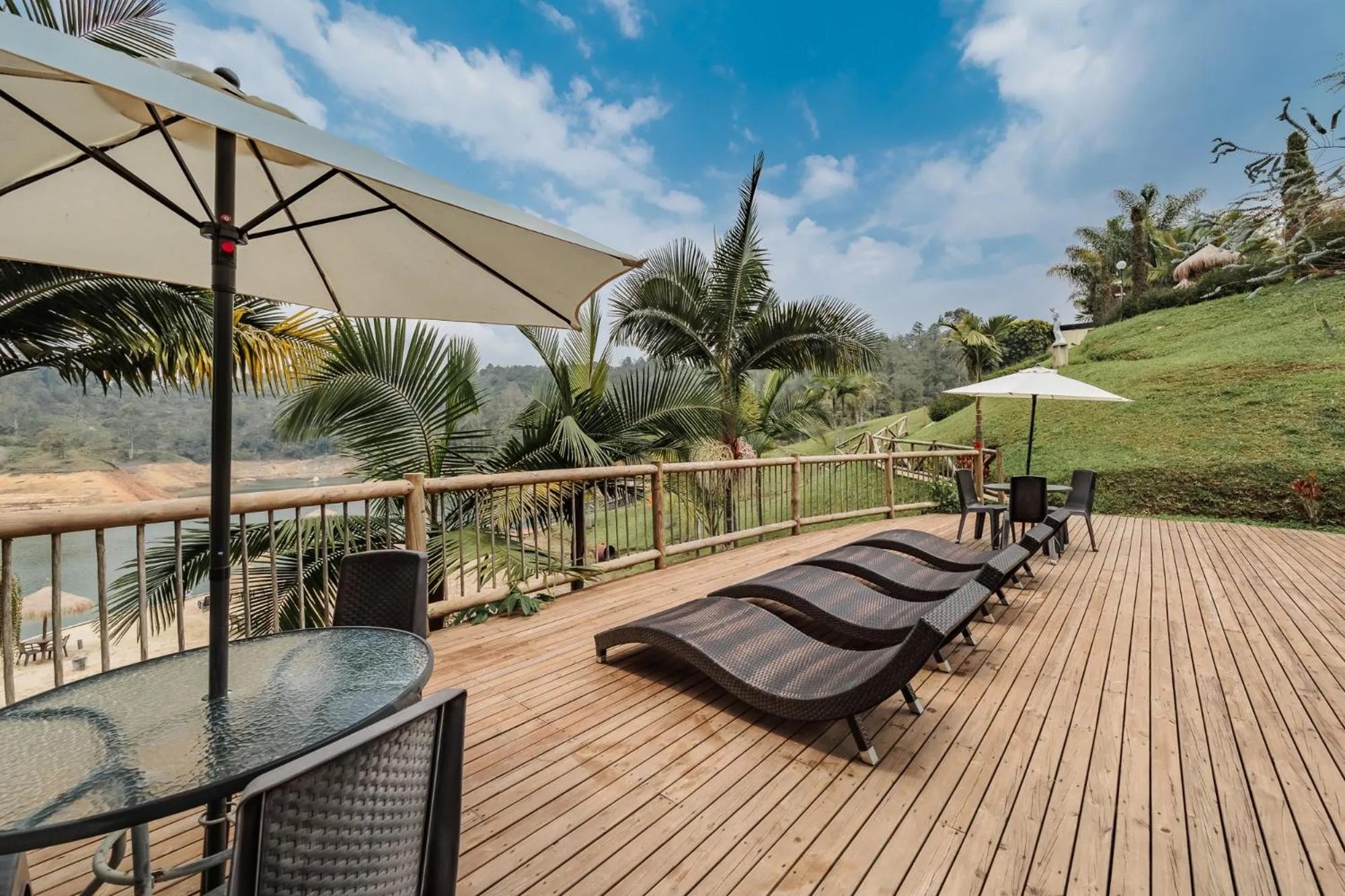 Pietrasanta hotel campestre frente a la represa del Peñol y Guatape