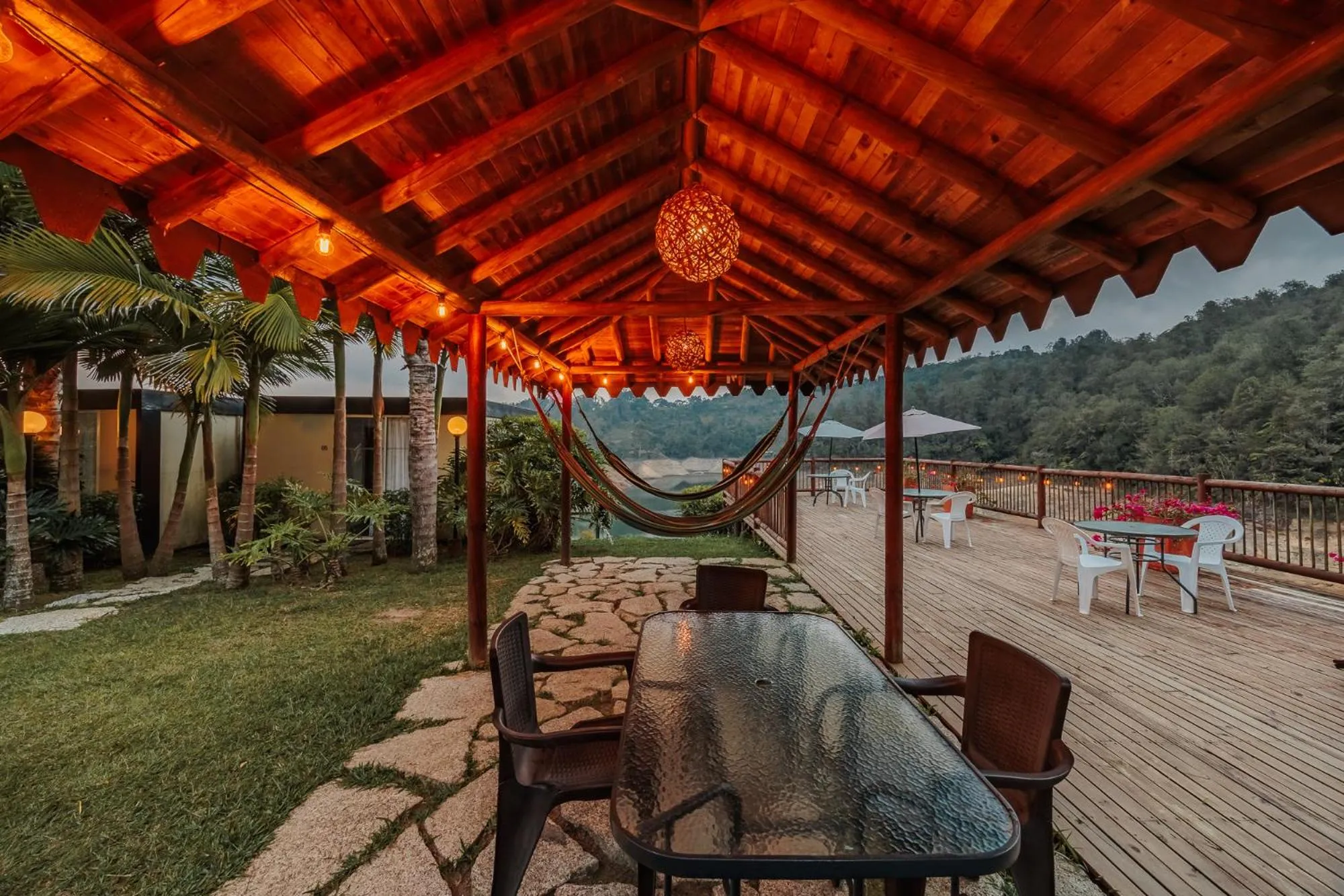 Pietrasanta hotel campestre frente a la represa del Peñol y Guatape