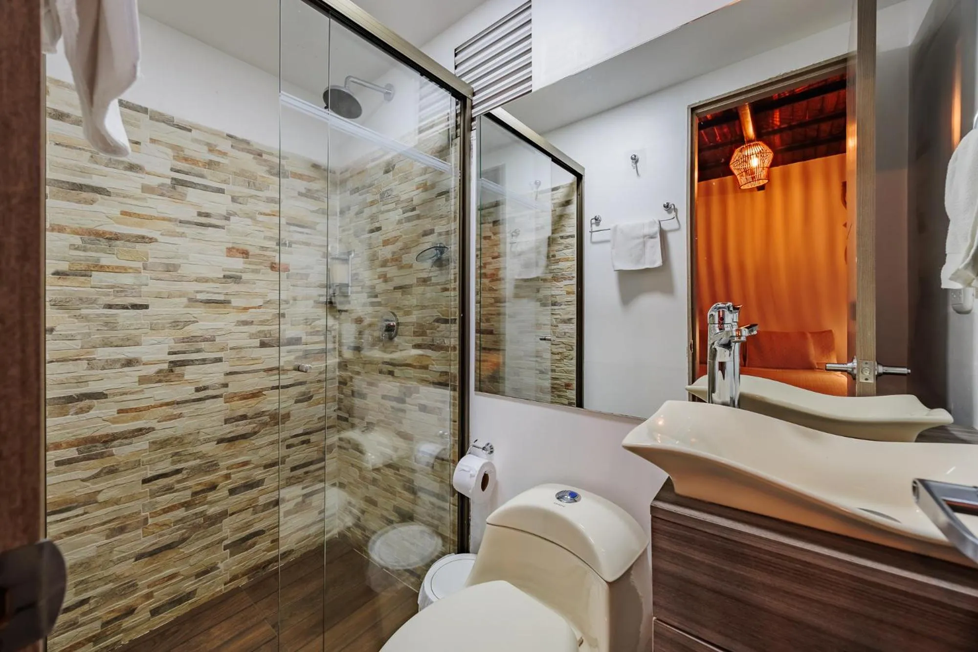 Pietrasanta hotel campestre frente a la represa del Peñol y Guatape