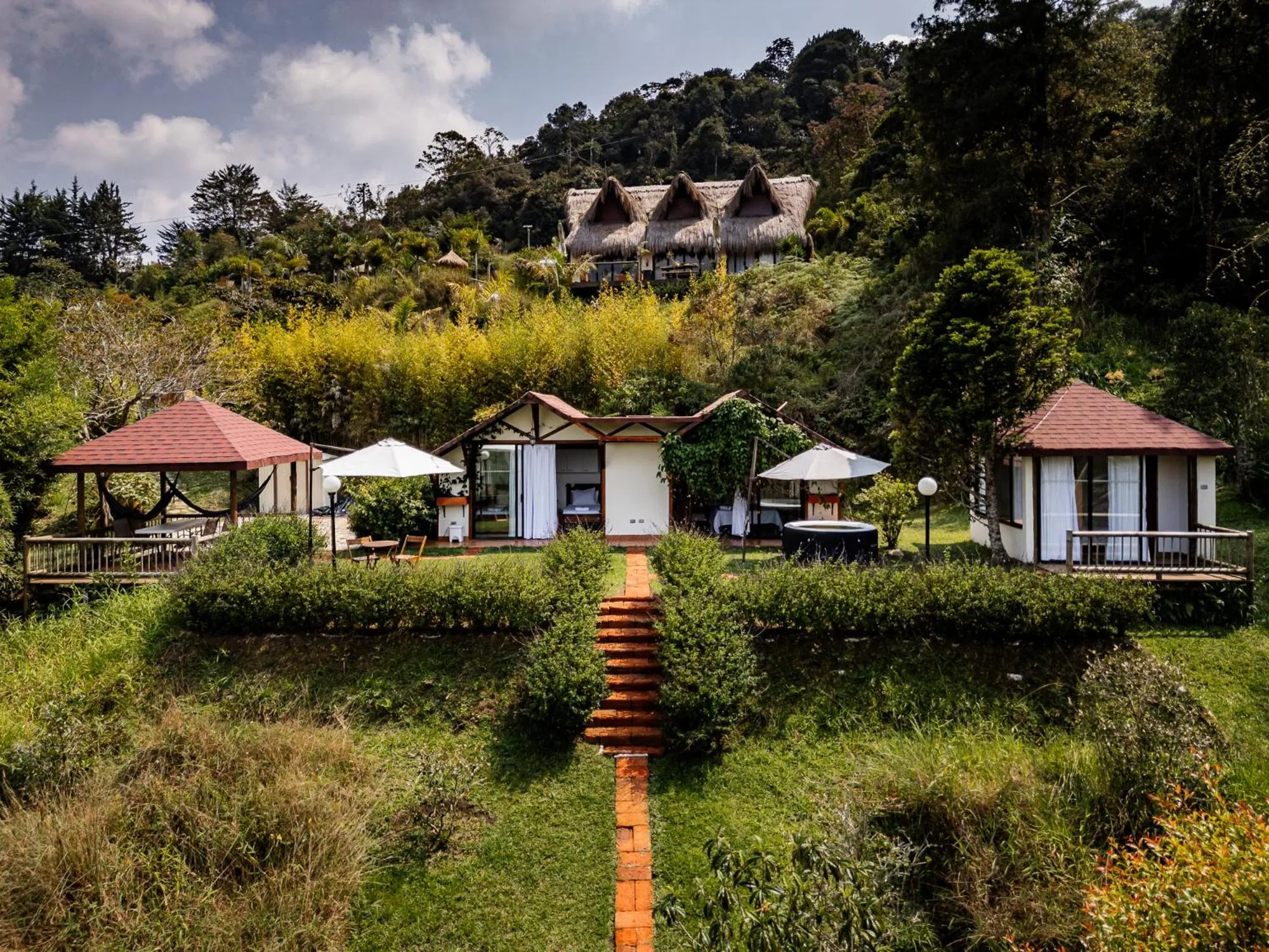 Pietrasanta hotel campestre frente a la represa del Peñol y Guatape