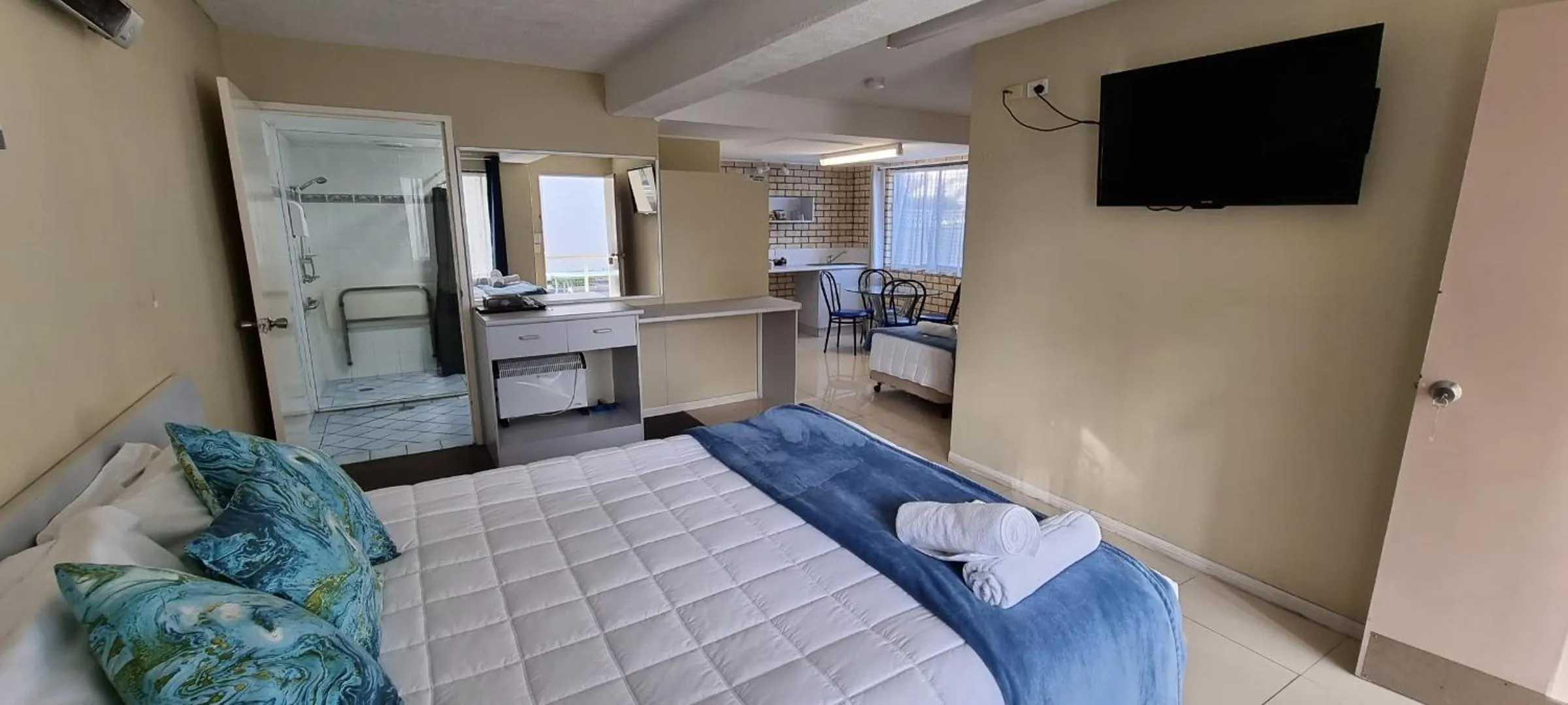 Bed in Ocean Parade Motel