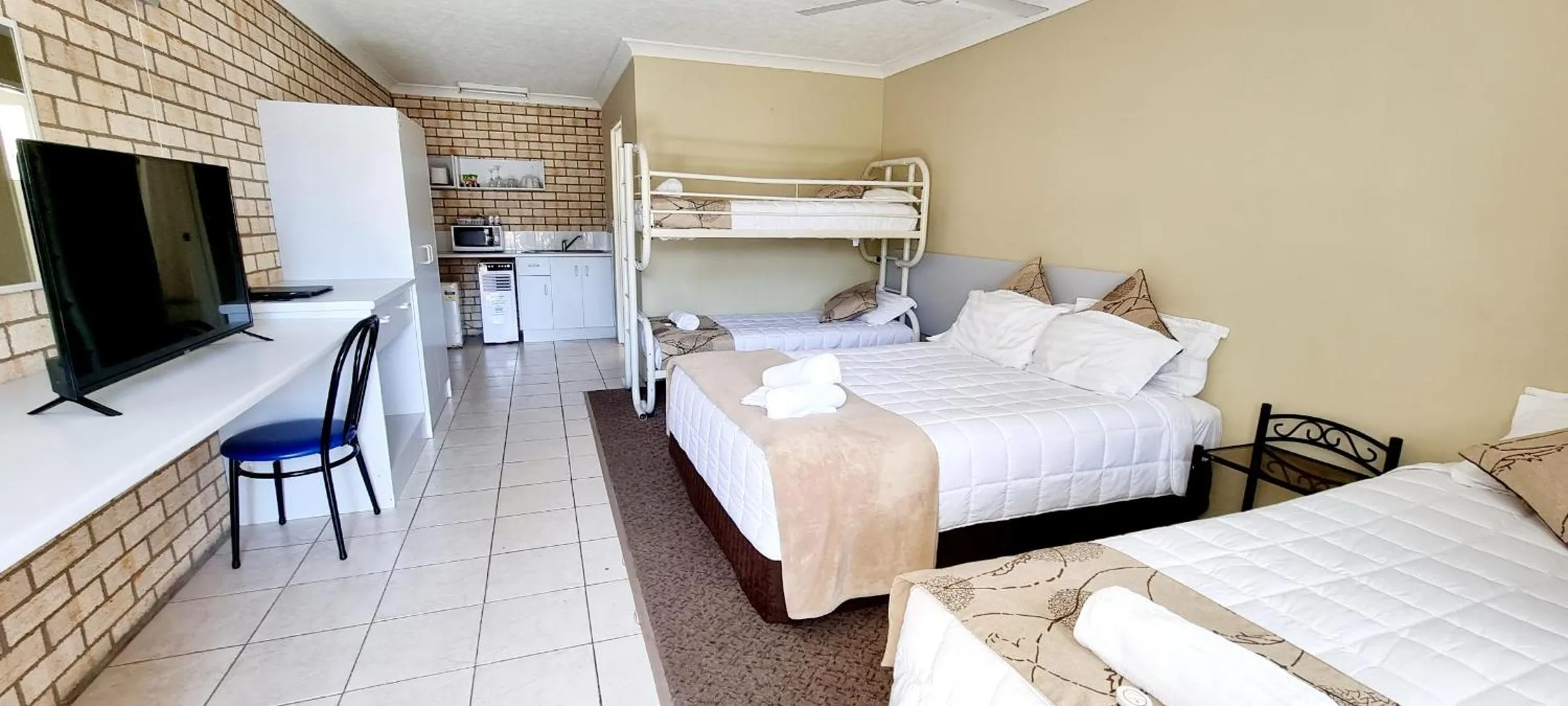 Bedroom, Bed in Ocean Parade Motel