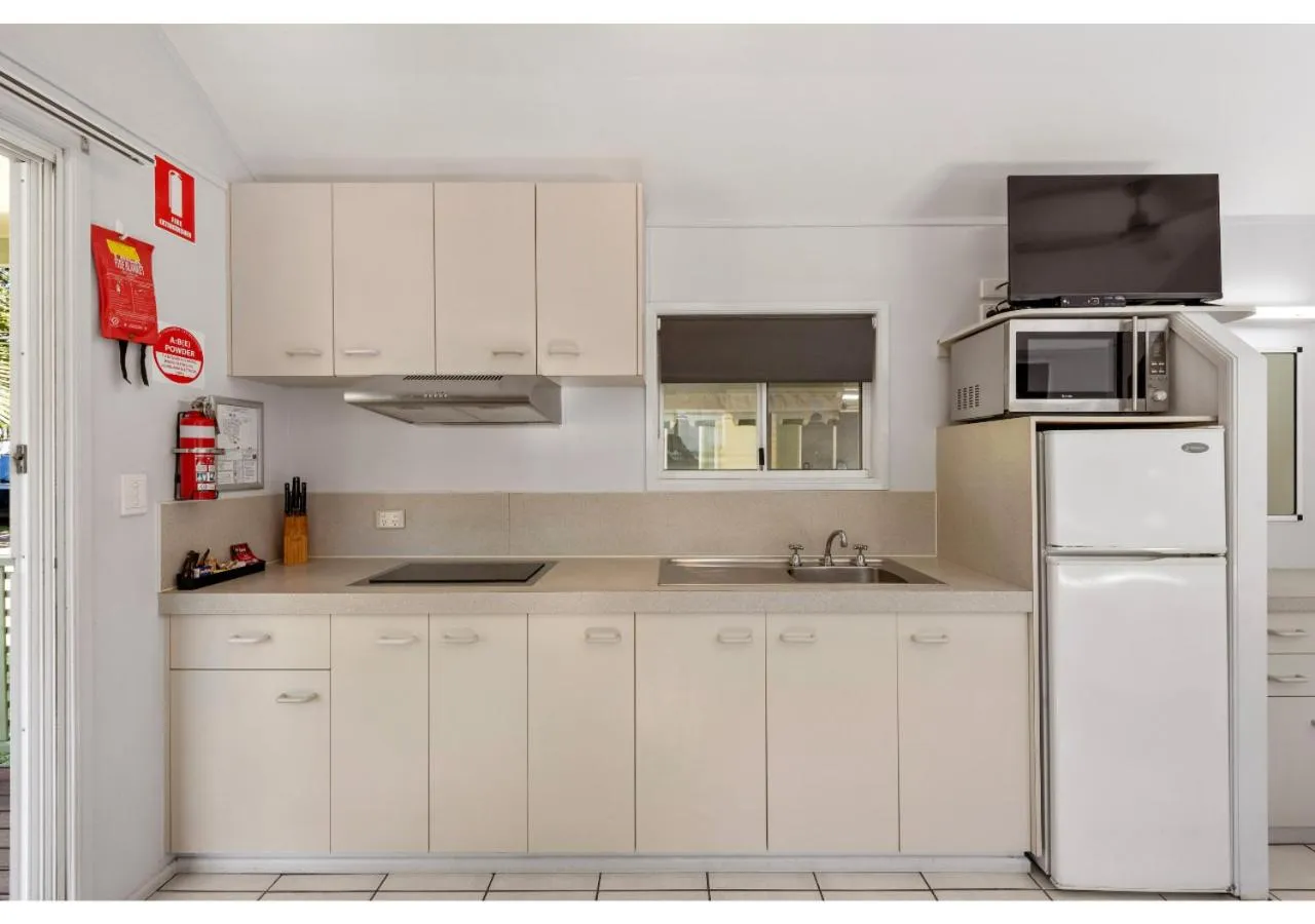Kitchen or kitchenette in Discovery Parks - Tannum Sands