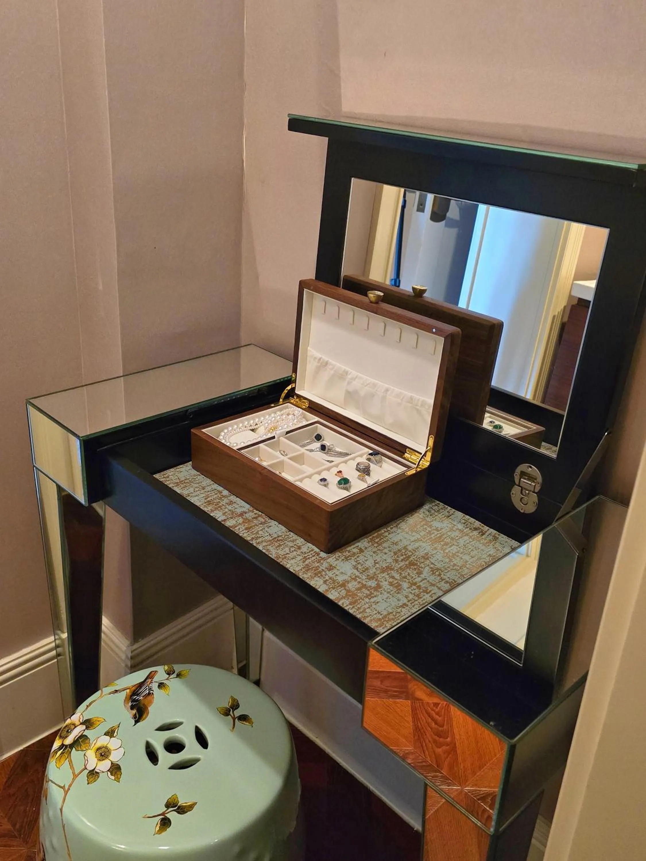 furniture in Jin Jiang Hotel Shanghai - historical hotel in the city-center of Huaihai shopping area and convenient access to metro lines