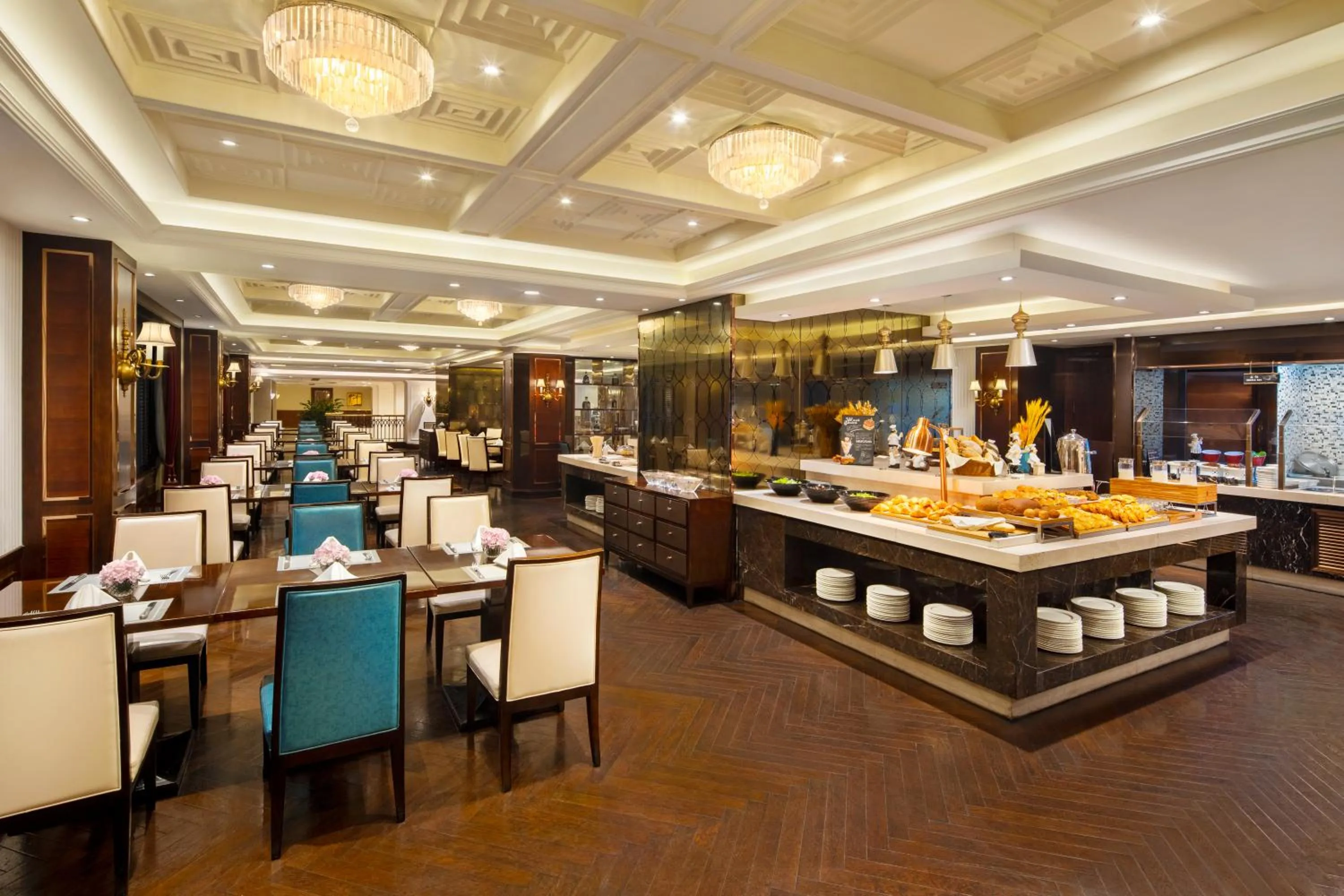 Restaurant/places to eat in Jin Jiang Hotel Shanghai - historical hotel in the city-center of Huaihai shopping area and convenient access to metro lines