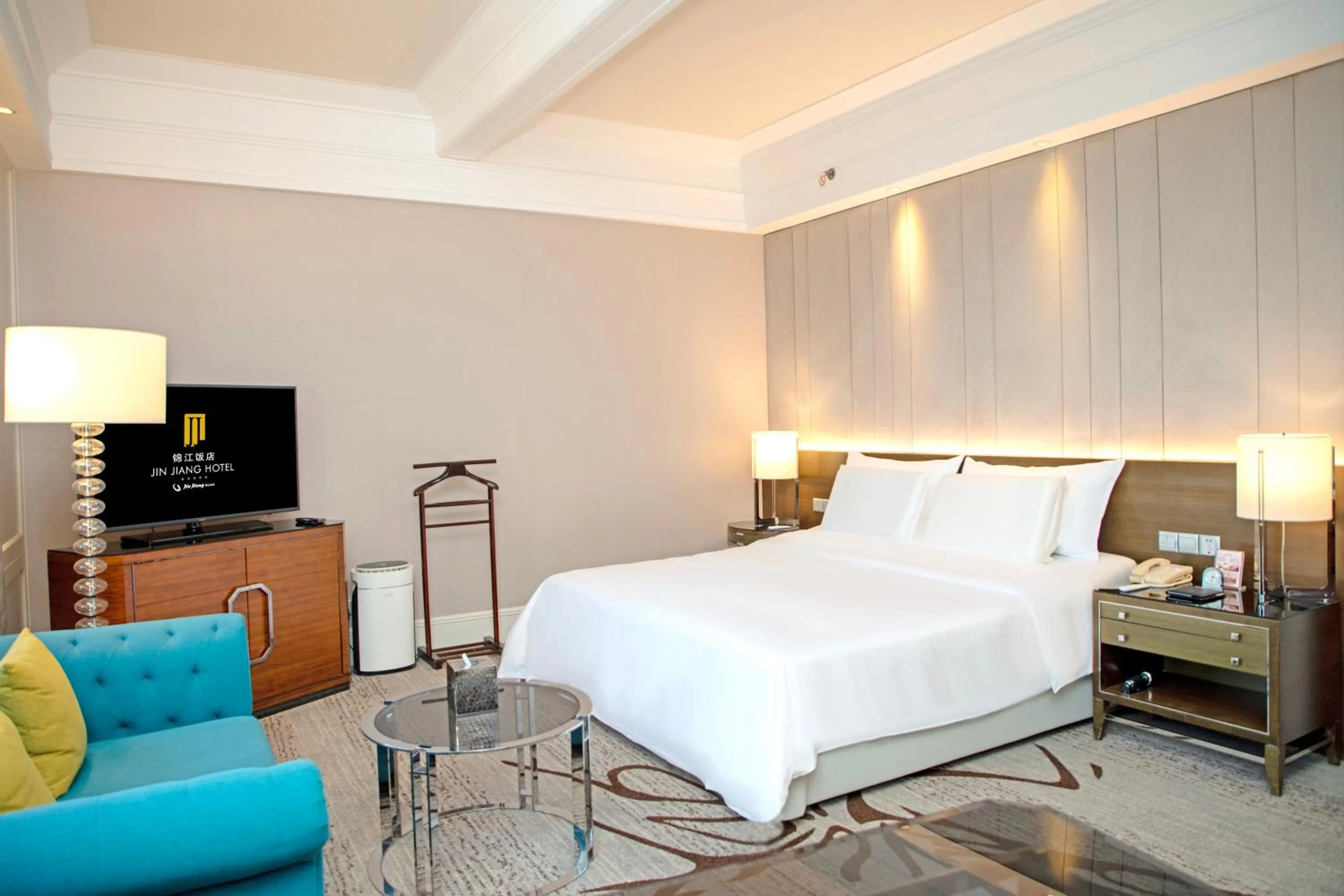 Photo of the whole room, Bed in Jin Jiang Hotel Shanghai - historical hotel in the city-center of Huaihai shopping area and convenient access to metro lines