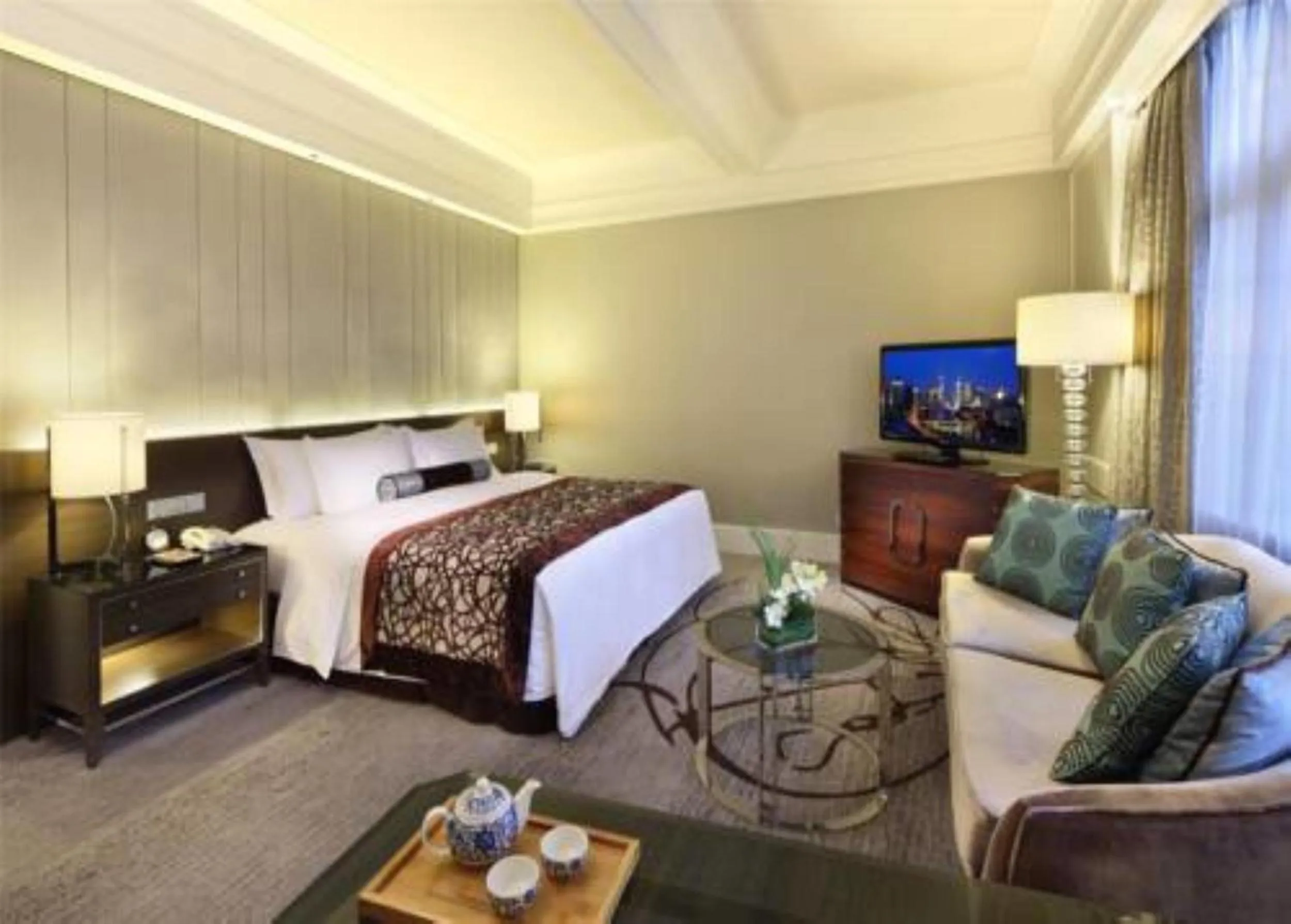 Bedroom, Bed in Jin Jiang Hotel Shanghai - historical hotel in the city-center of Huaihai shopping area and convenient access to metro lines