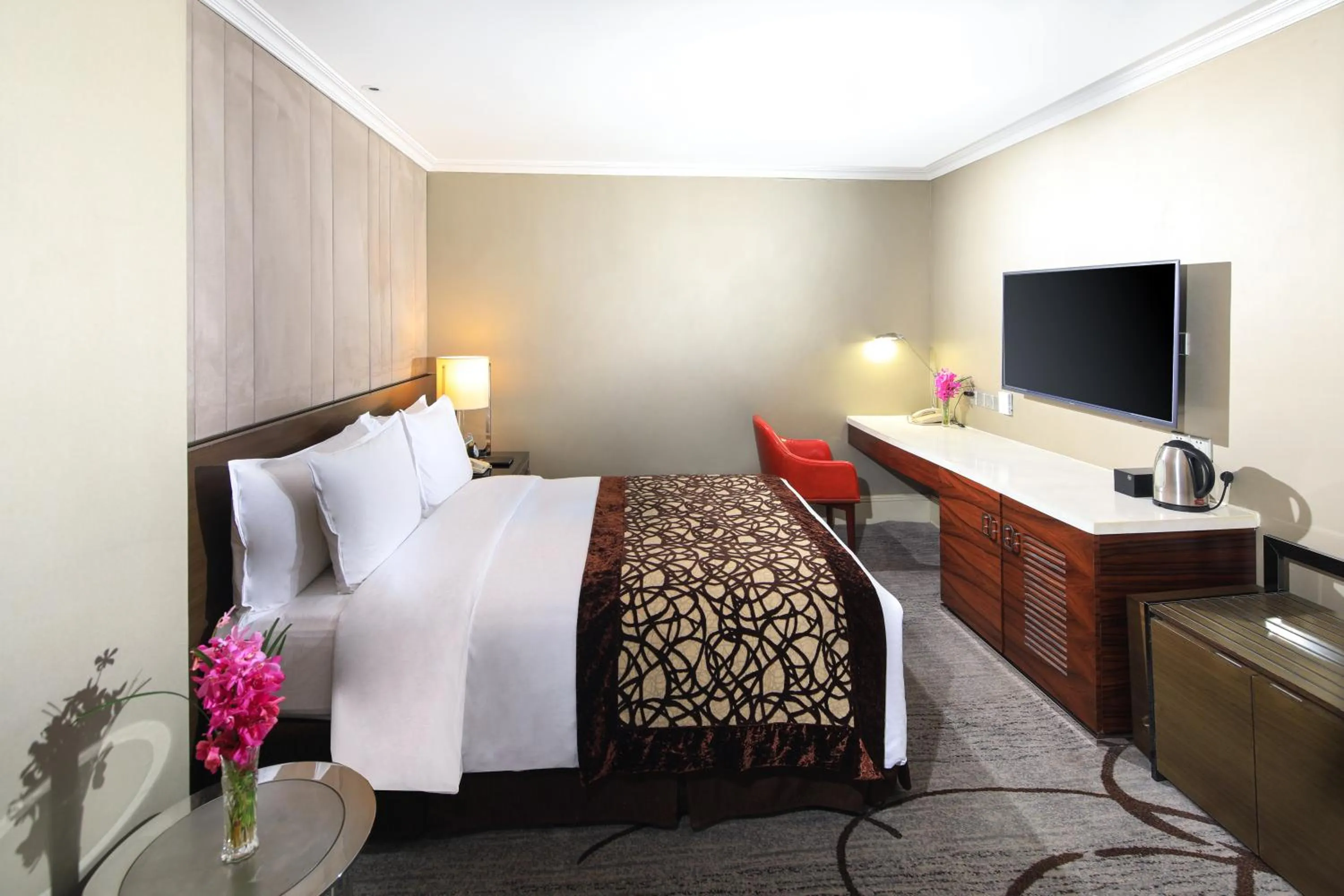 Photo of the whole room, Bed in Jin Jiang Hotel Shanghai - historical hotel in the city-center of Huaihai shopping area and convenient access to metro lines