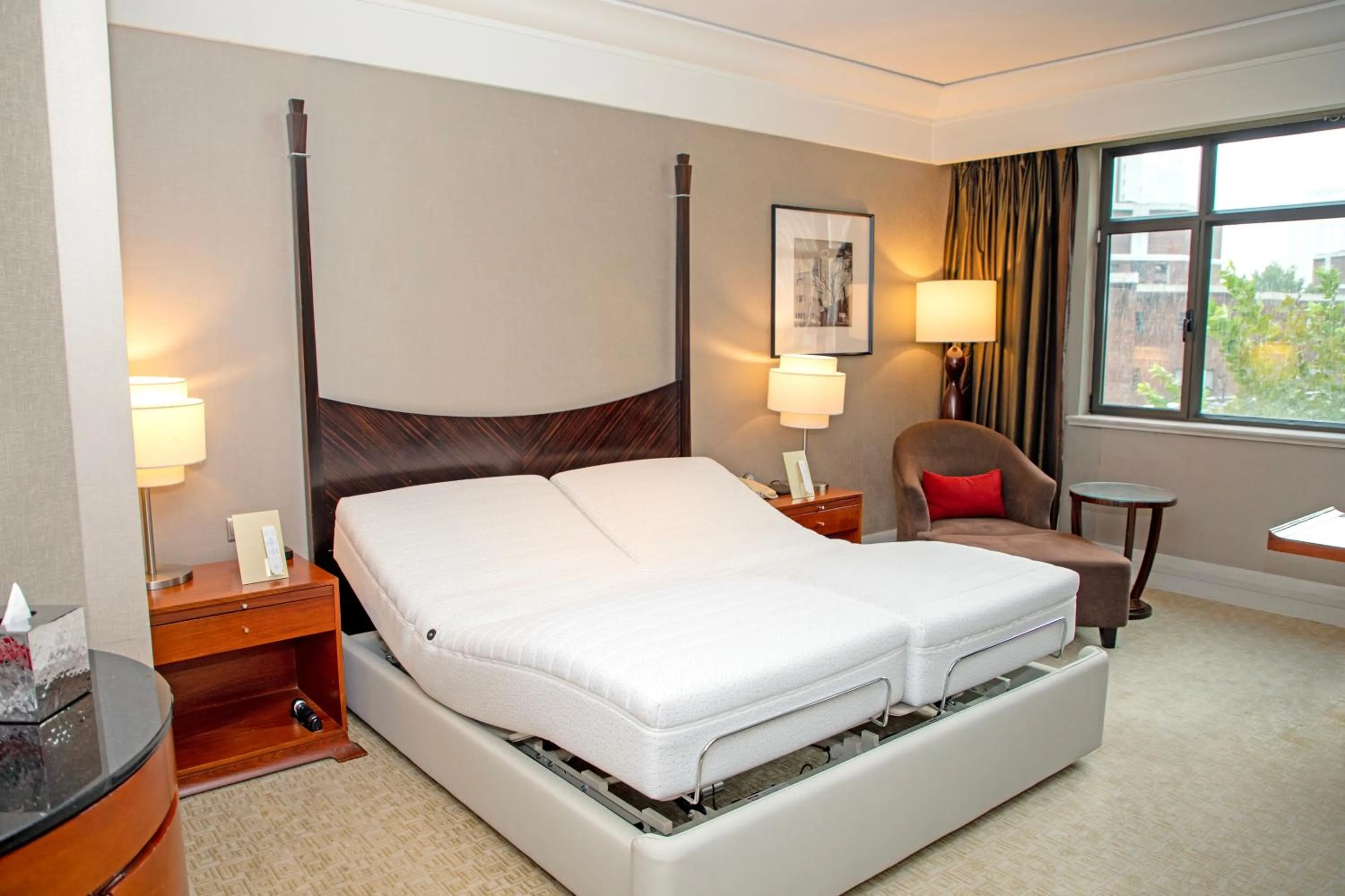 Photo of the whole room, Bed in Jin Jiang Hotel Shanghai - historical hotel in the city-center of Huaihai shopping area and convenient access to metro lines