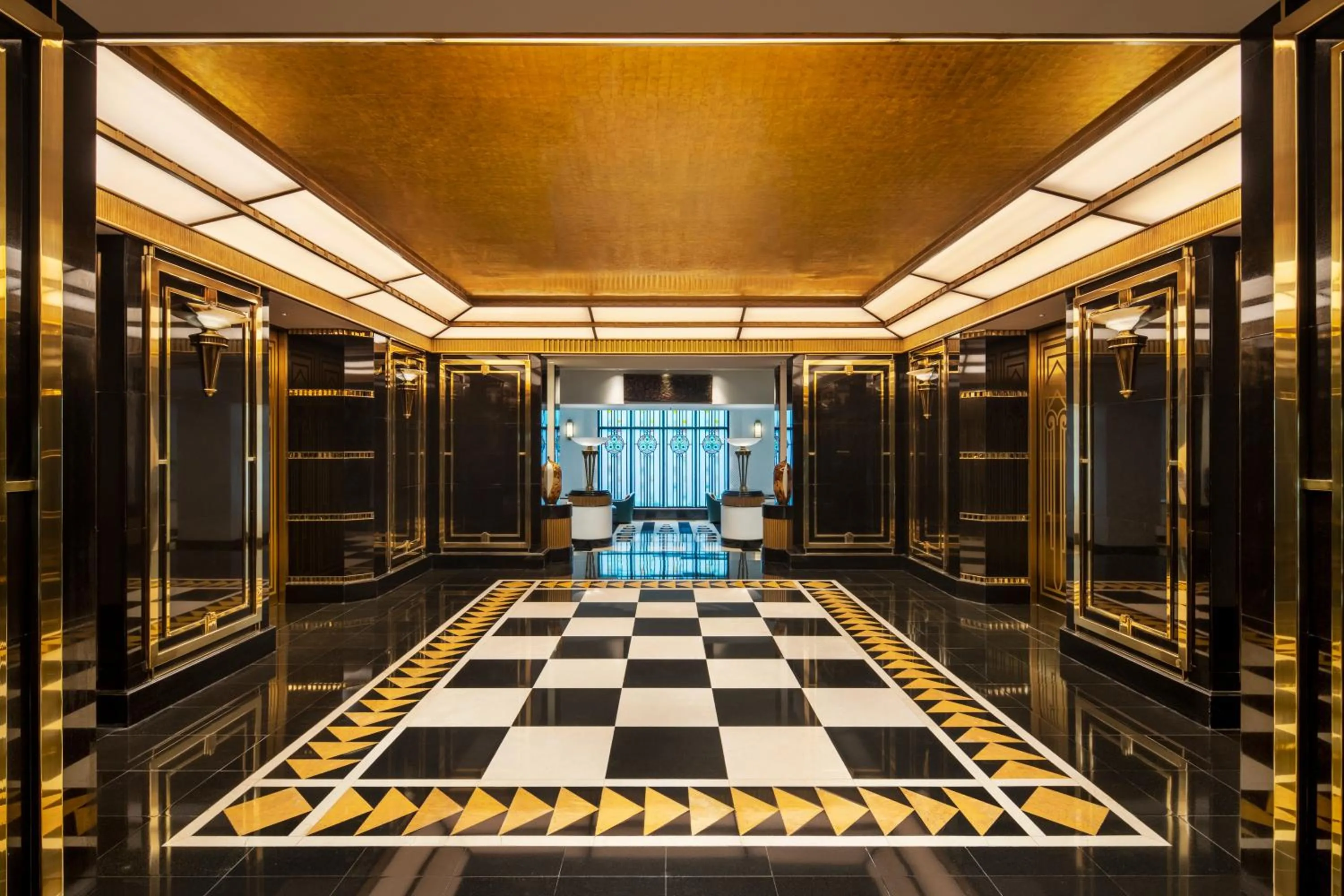 Lobby or reception in Jin Jiang Hotel Shanghai - historical hotel in the city-center of Huaihai shopping area and convenient access to metro lines