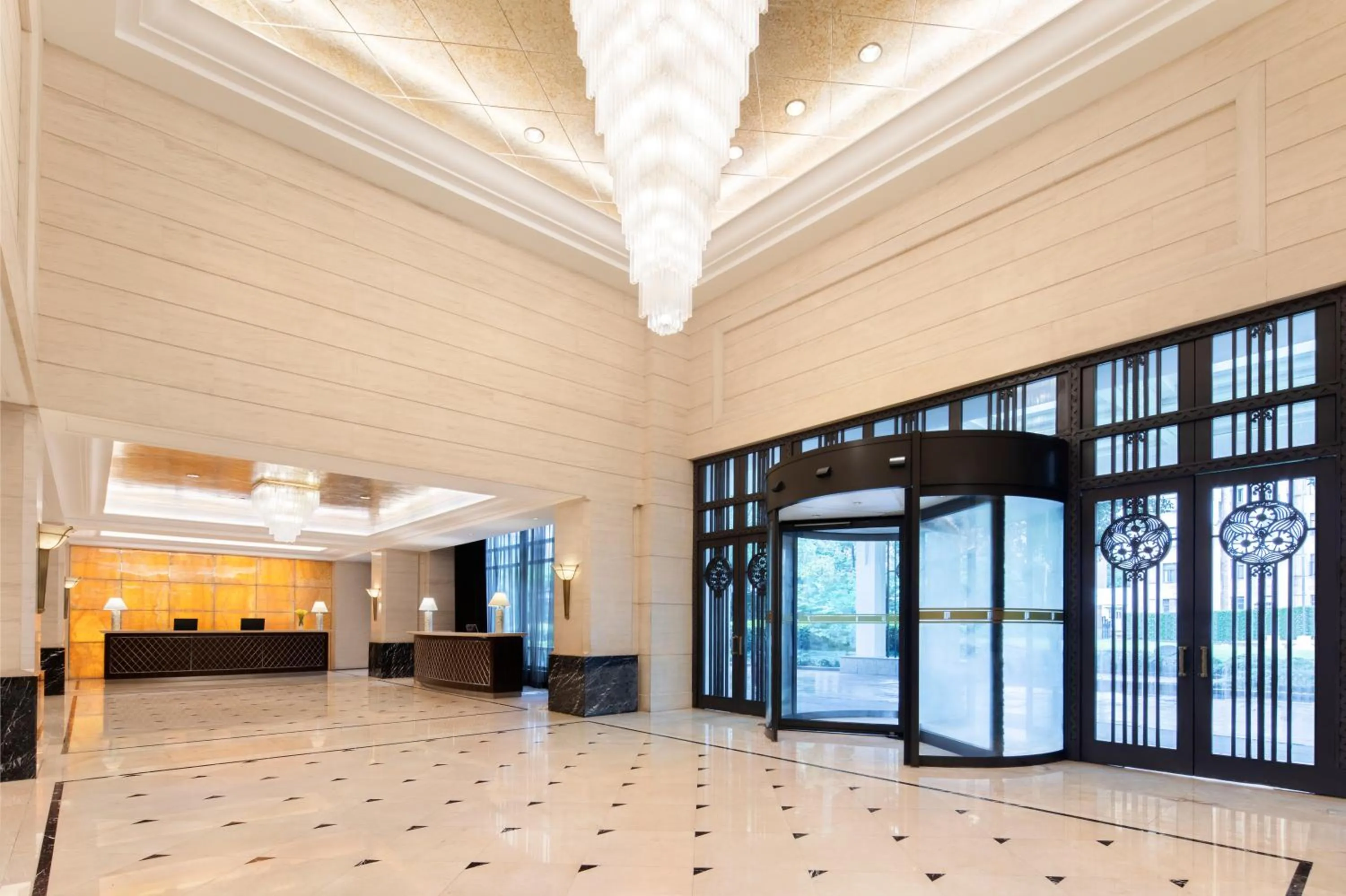 Lobby or reception in Jin Jiang Hotel Shanghai - historical hotel in the city-center of Huaihai shopping area and convenient access to metro lines