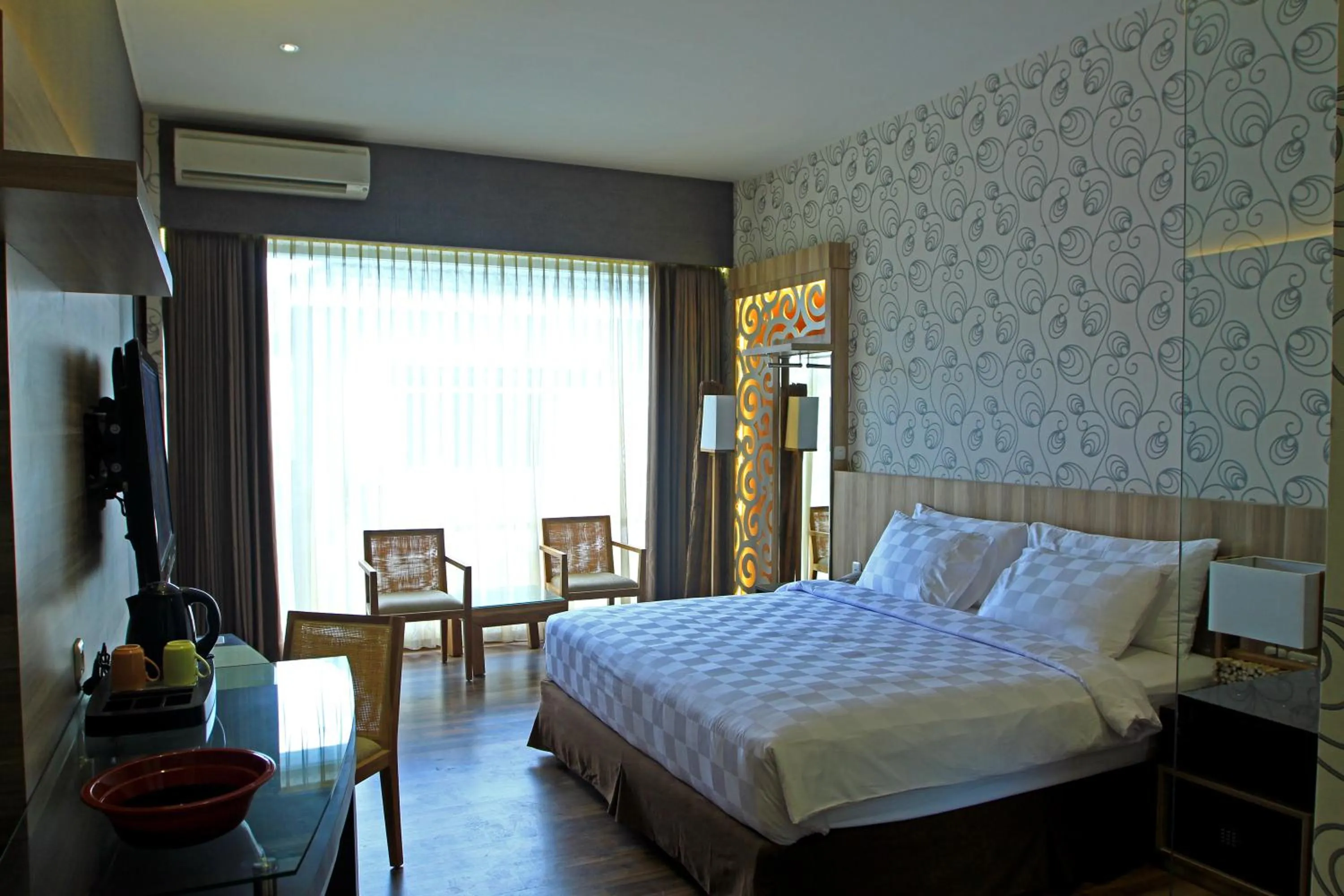 Photo of the whole room, Bed in Oxville Hotel