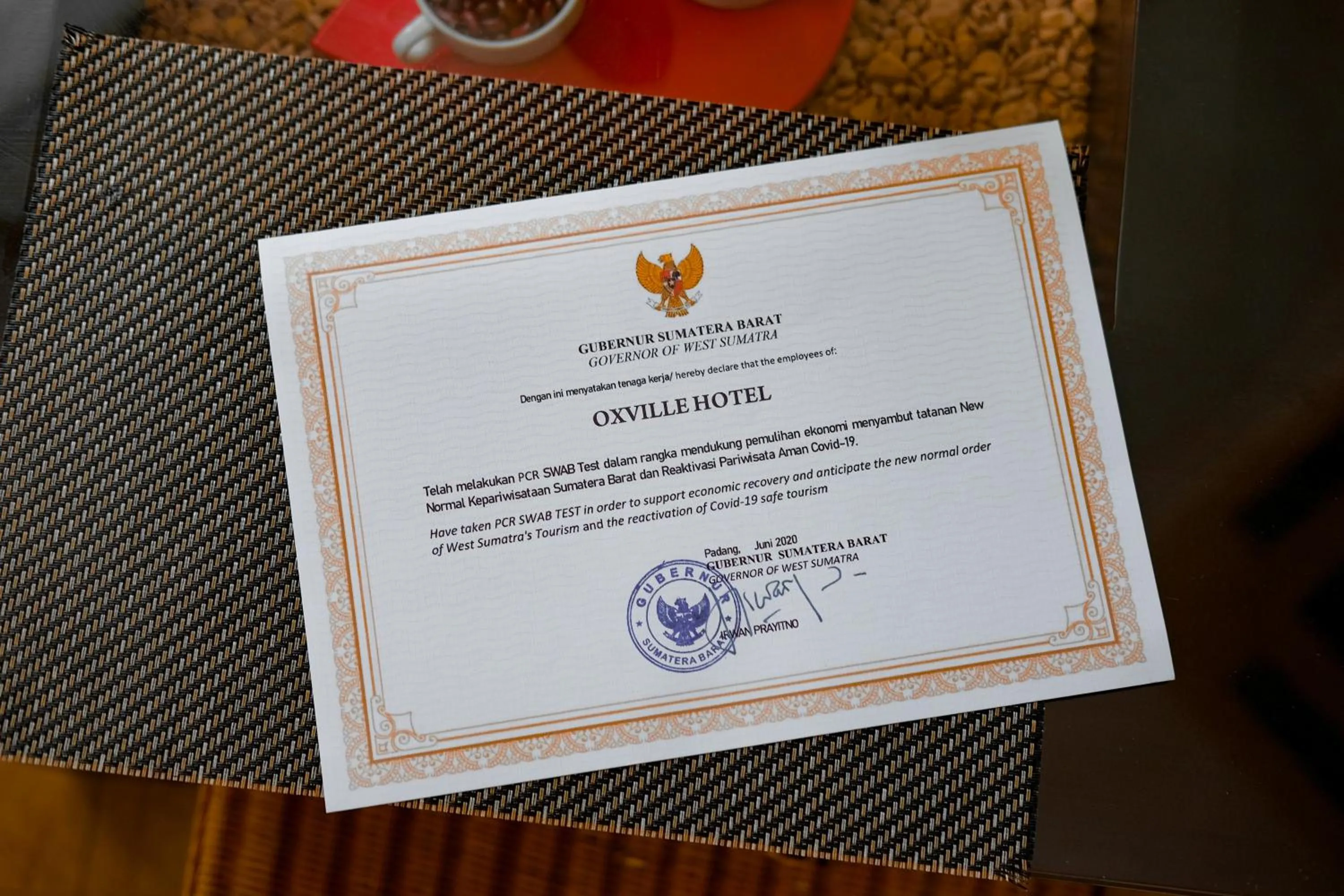 Logo/Certificate/Sign in Oxville Hotel