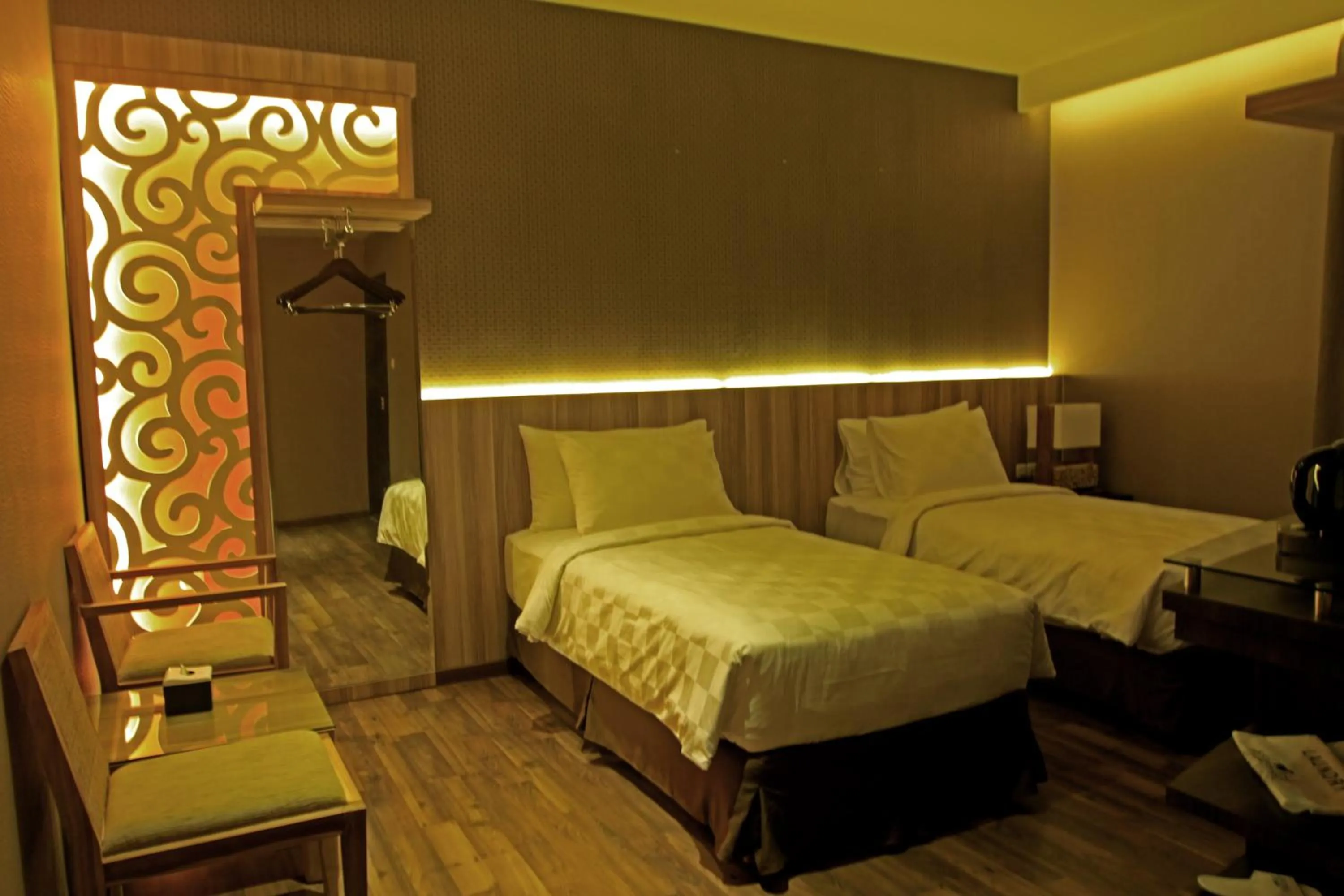 Photo of the whole room, Bed in Oxville Hotel