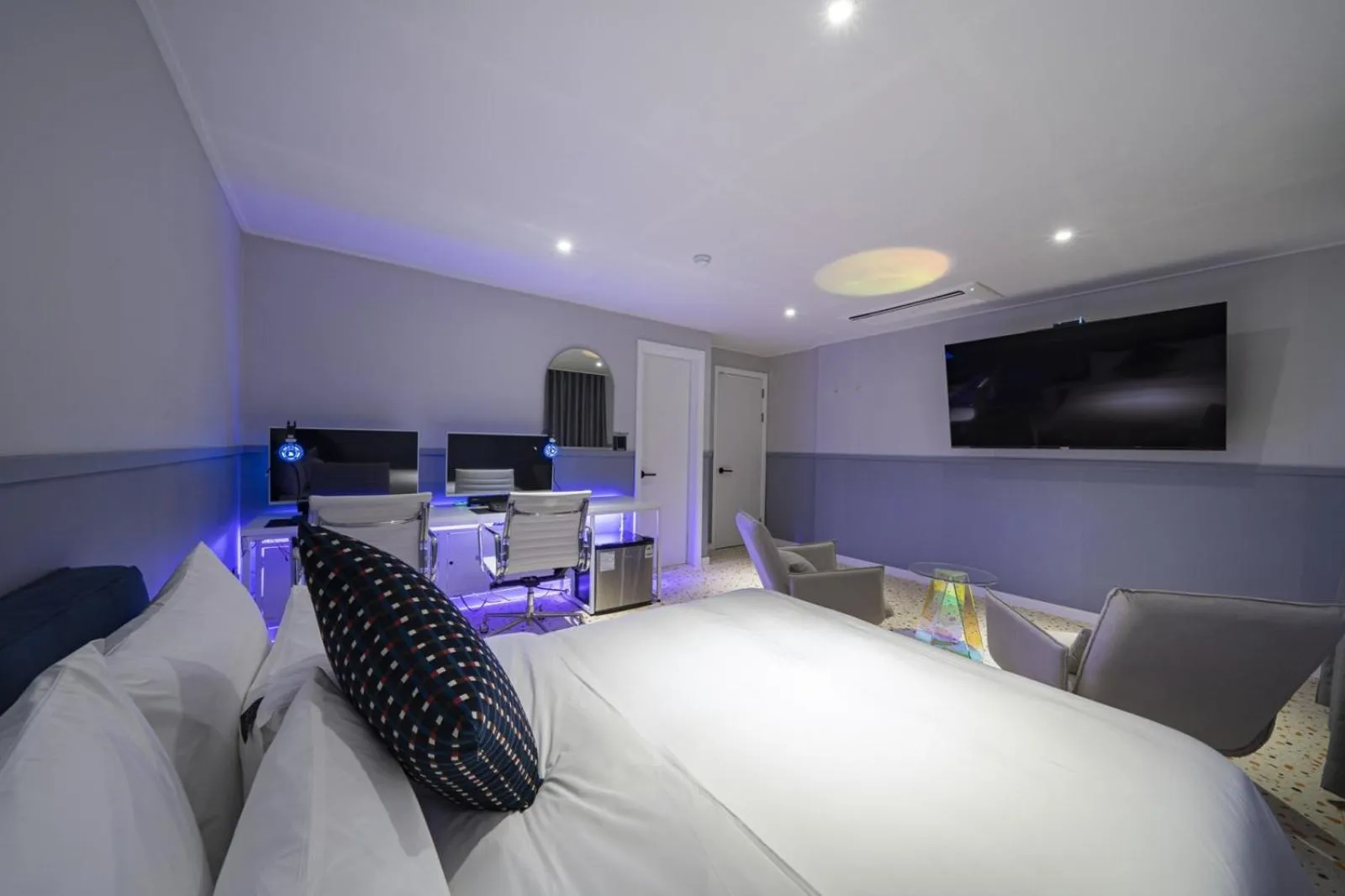 Bed in Goyo37 Hotel Osan by Aank