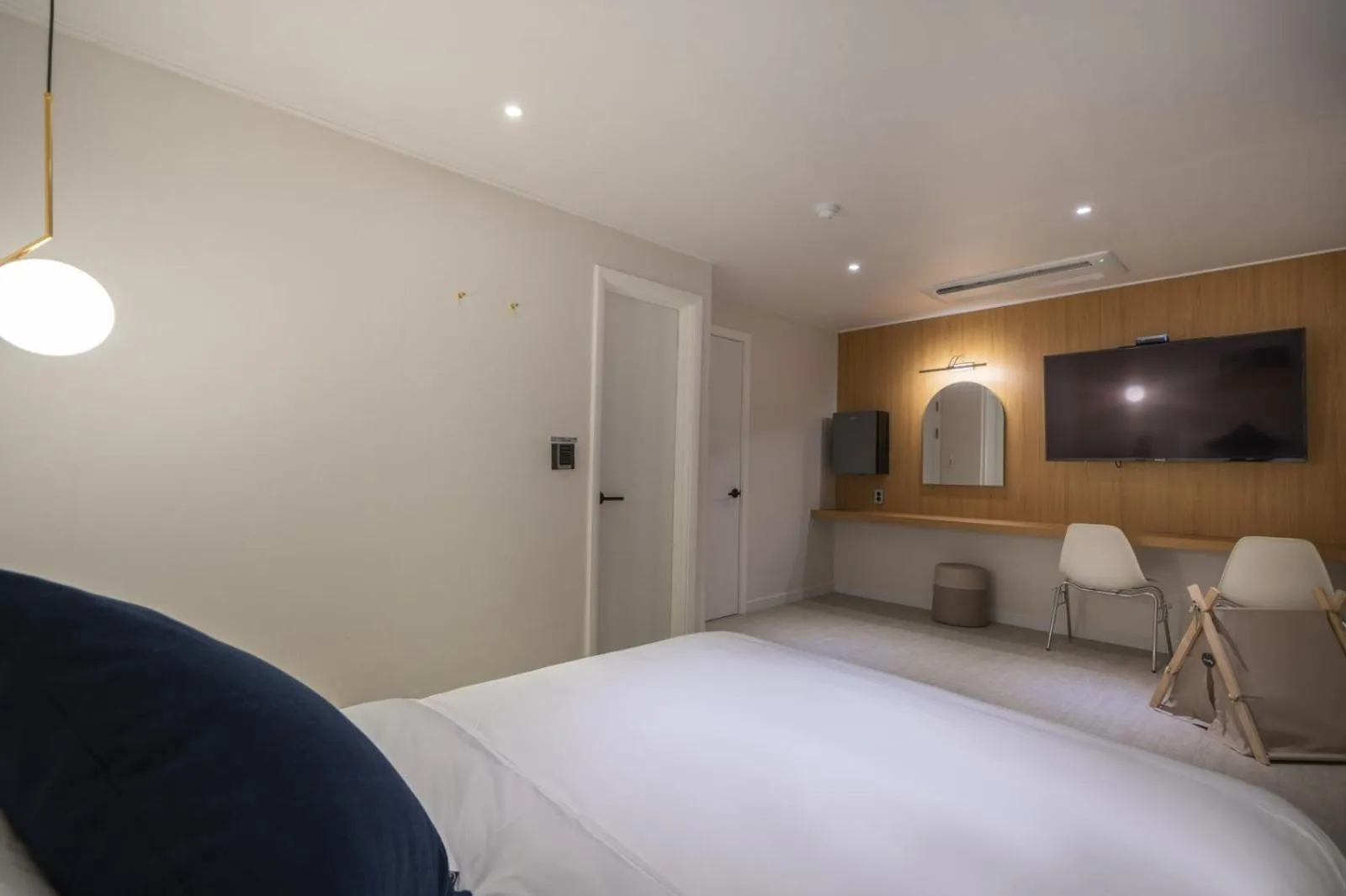 Bed in Goyo37 Hotel Osan by Aank