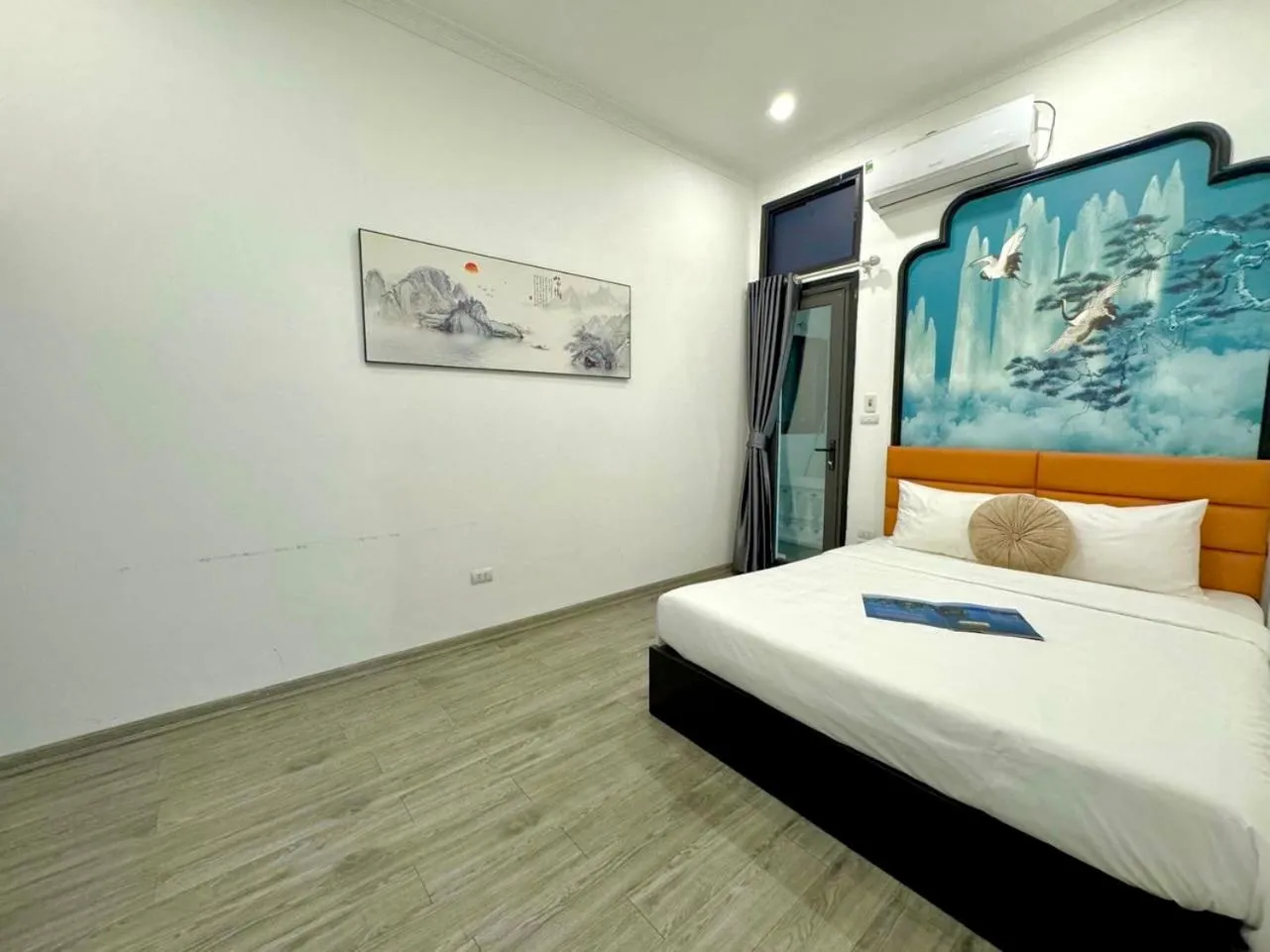 Photo of the whole room, Bed in Hanoi Elpis Hotel