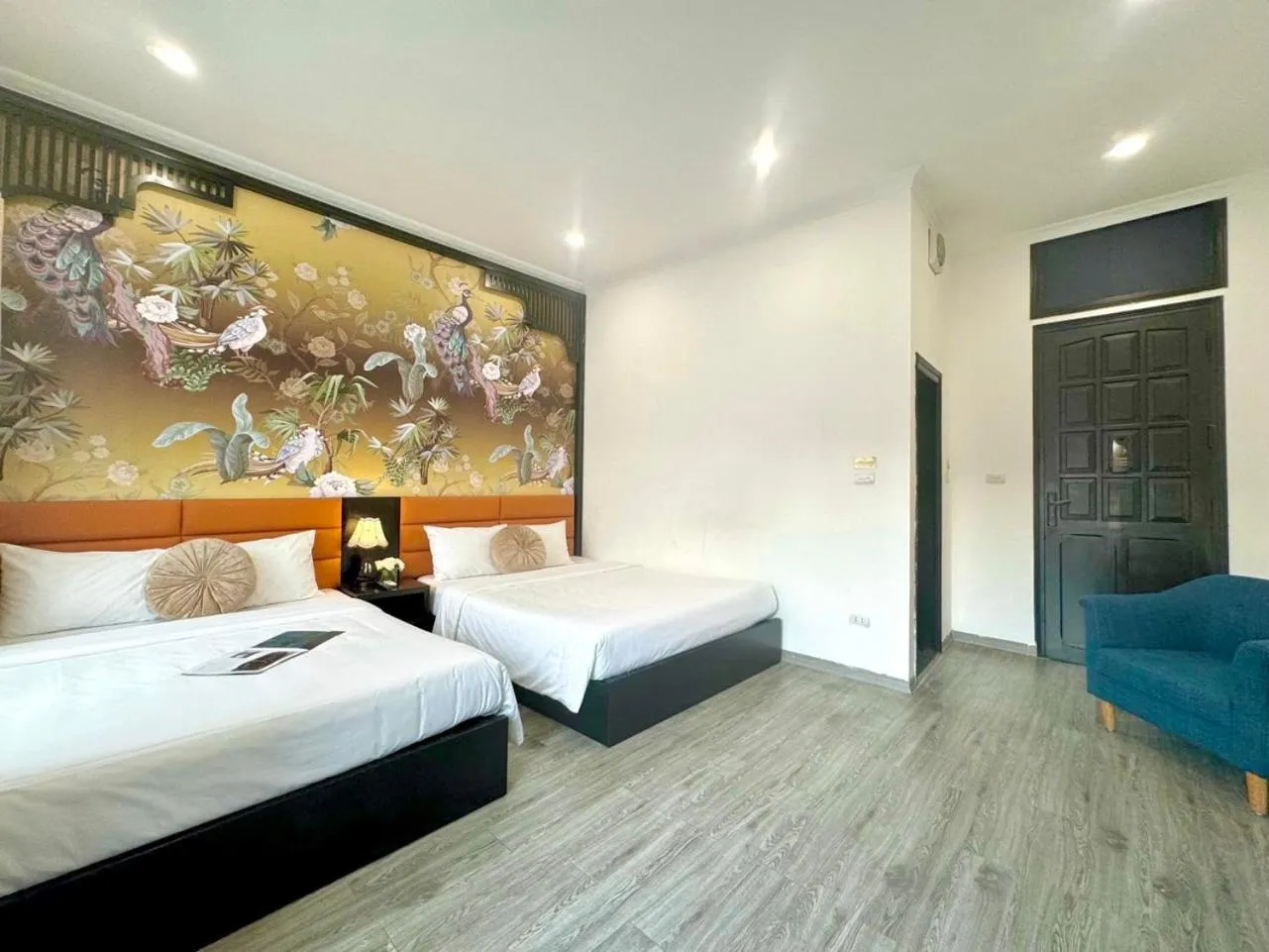 Photo of the whole room, Bed in Hanoi Elpis Hotel