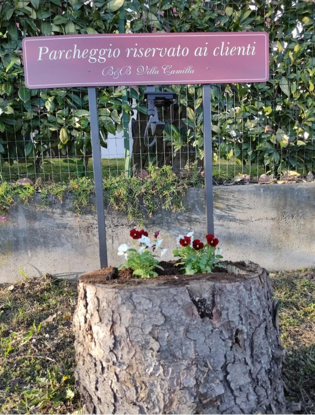 Parking in Bed&Breakfast Villa Camilla