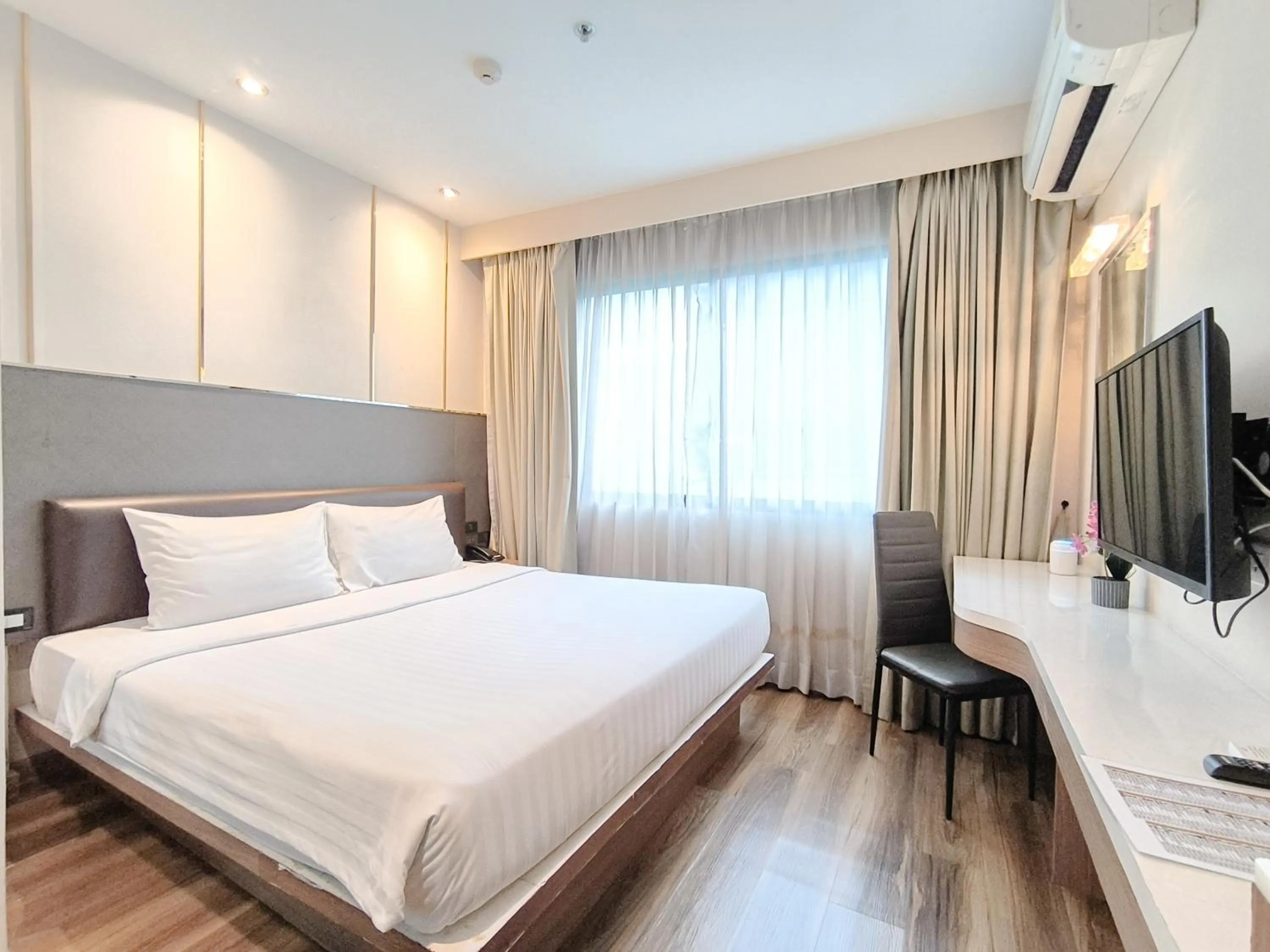 Bed in Citin Sukhumvit 11 Nana Bangkok by Compass Hospitality
