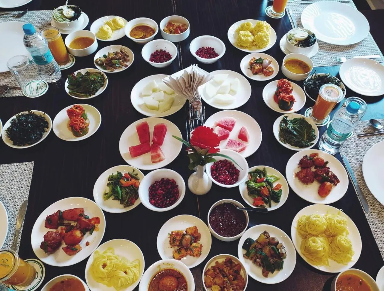 Food and drinks in Niranjana Hotel Bodhgaya