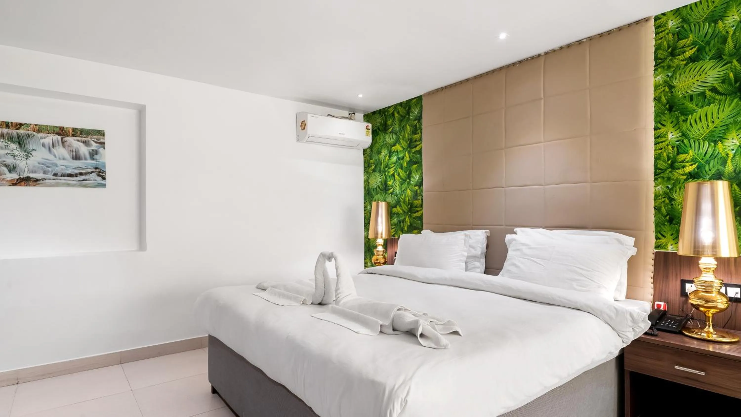 Bed in Niranjana Hotel Bodhgaya