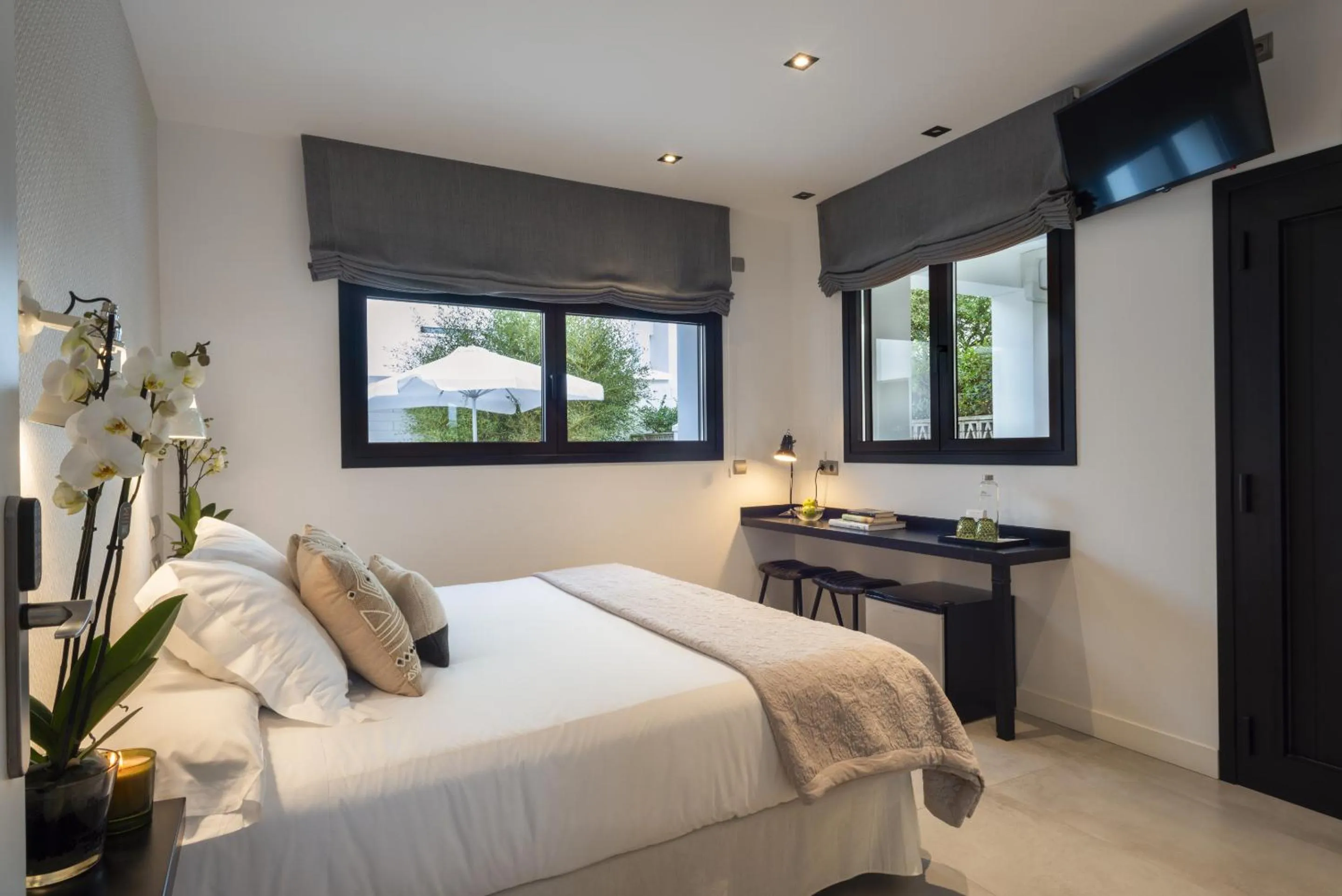 Bedroom, Bed in La Playa Suites Suances