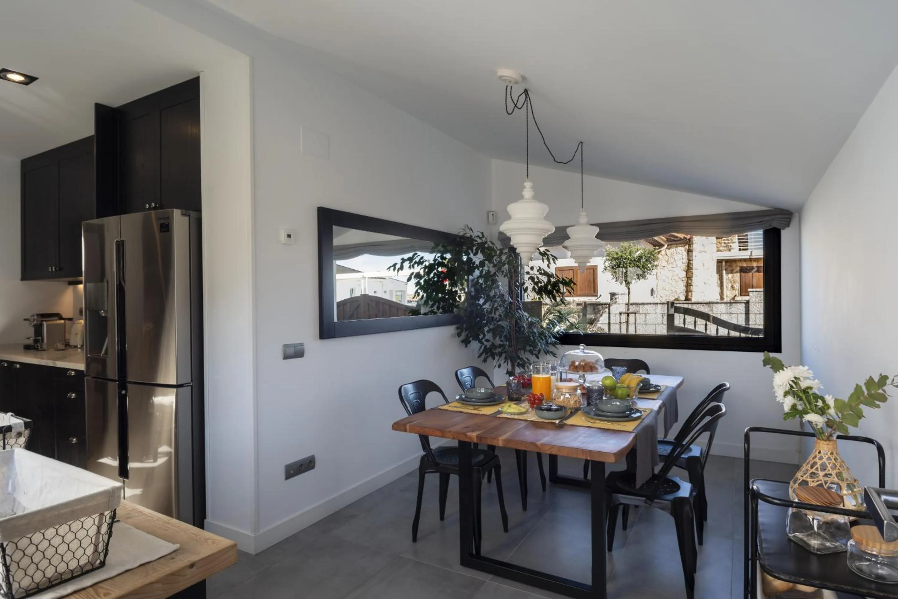 Dining area in La Playa Suites Suances