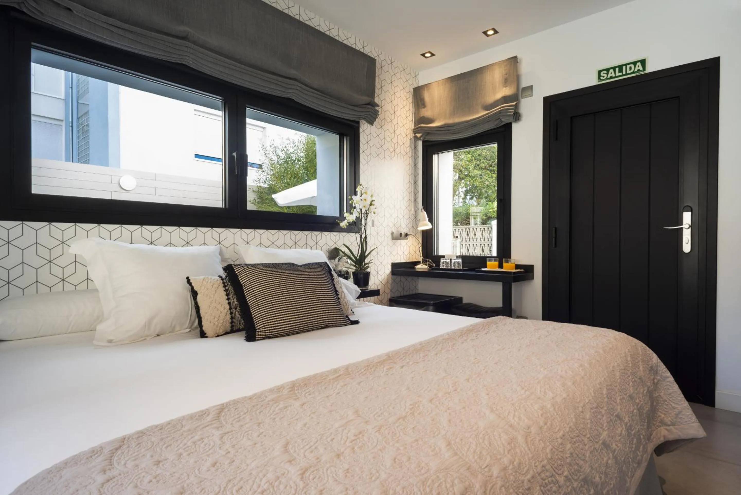 Bedroom, Bed in La Playa Suites Suances