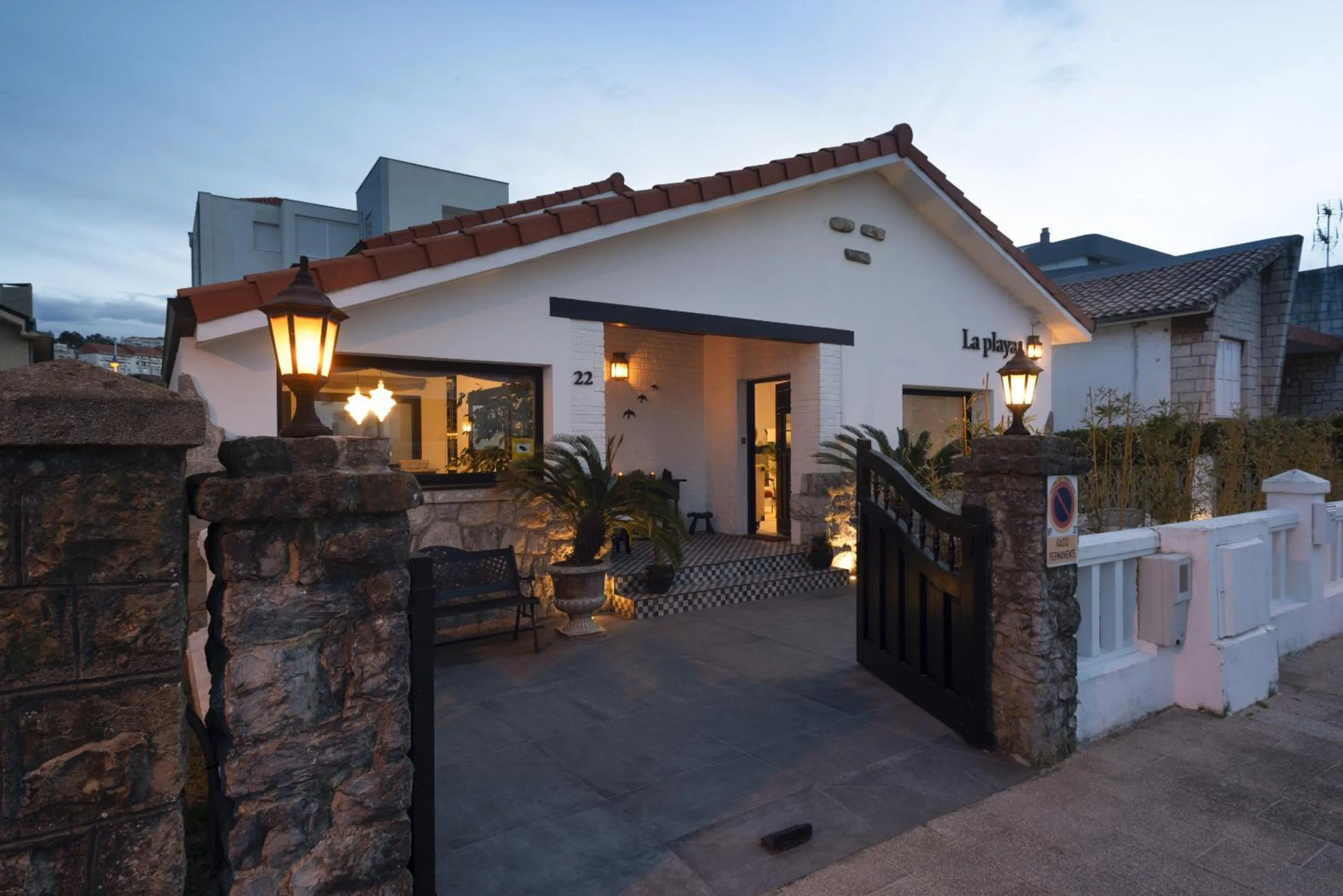 Facade/entrance in La Playa Suites Suances