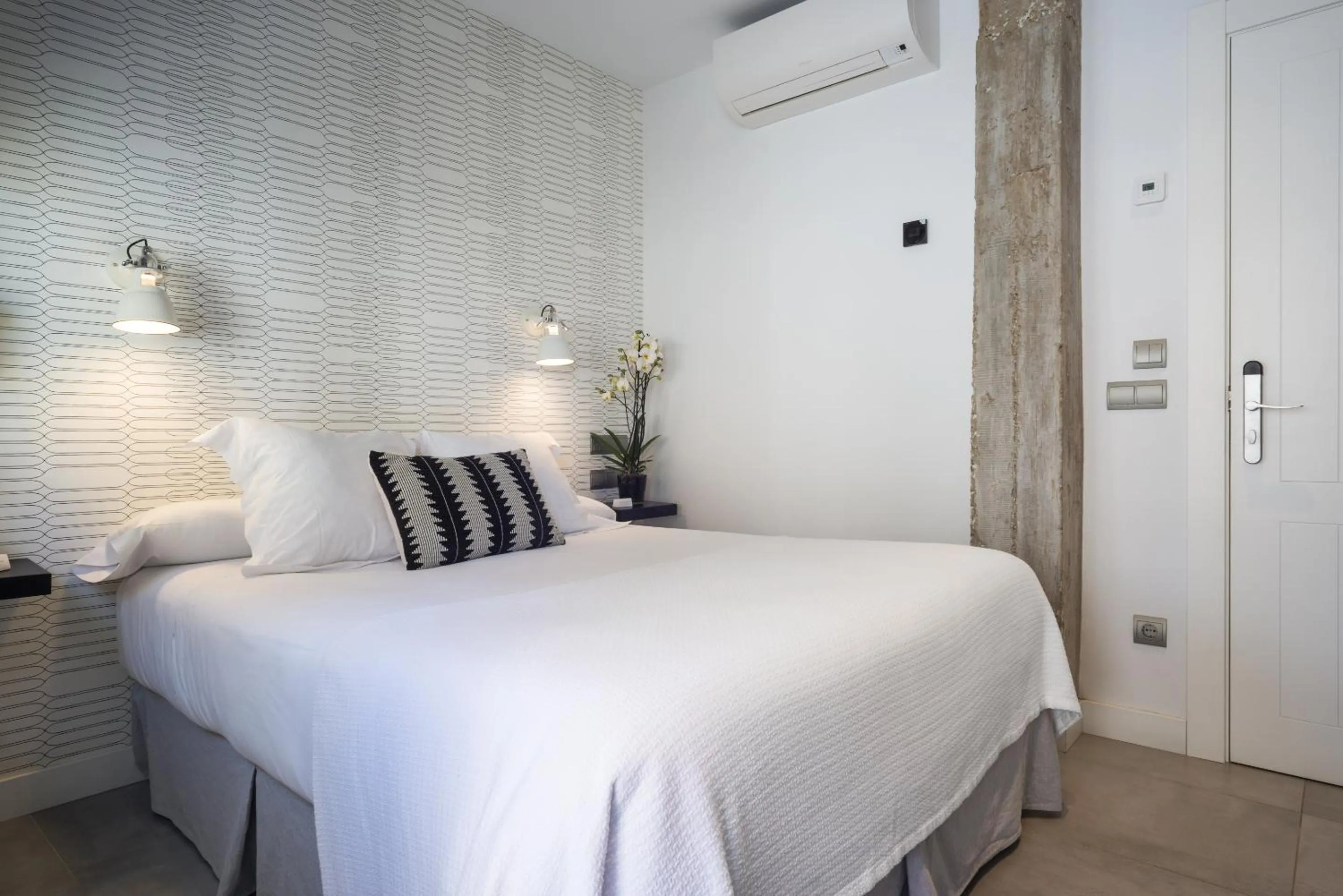 Bedroom, Bed in La Playa Suites Suances