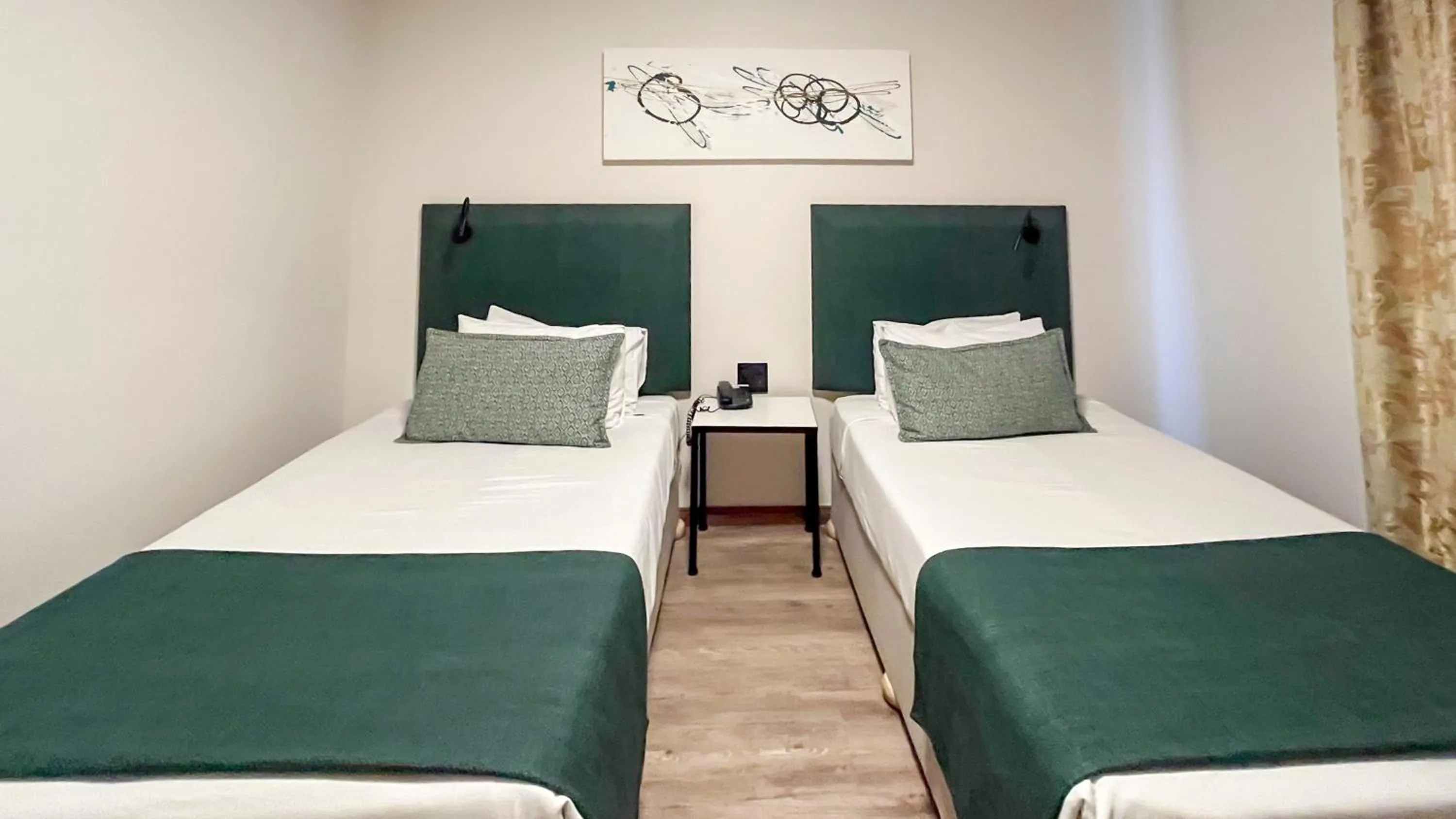 Bedroom, Bed in Regal Inn PMBurg