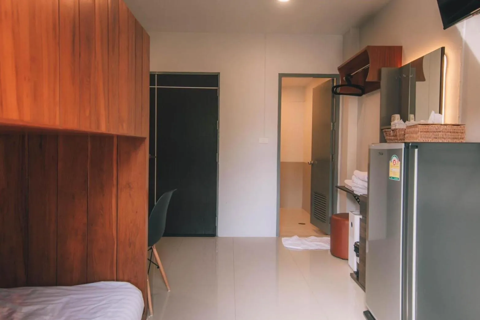 Photo of the whole room, Bed in Psych Hostel