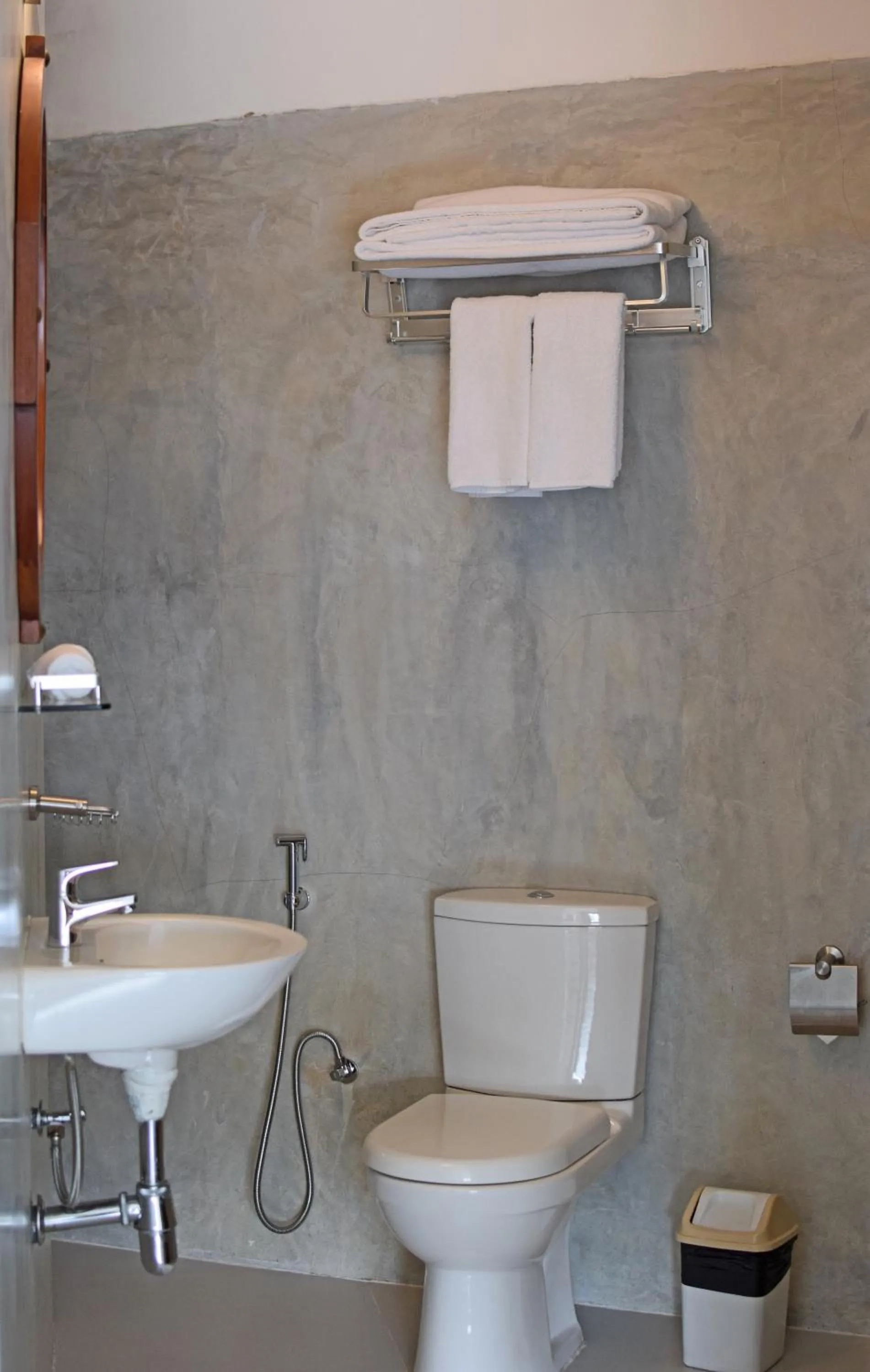 Bathroom in City Beds Colombo